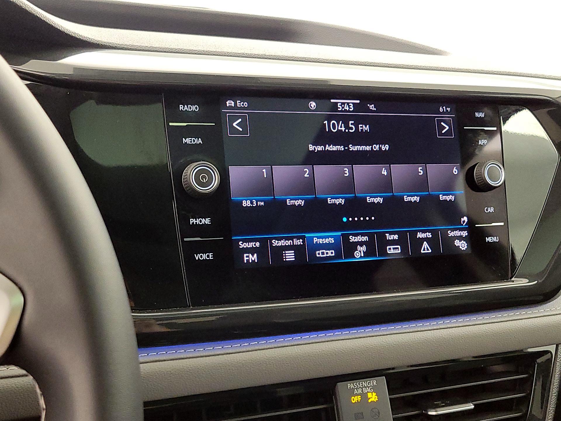 Thumbnail: 2022 Volkswagen Taos - 15