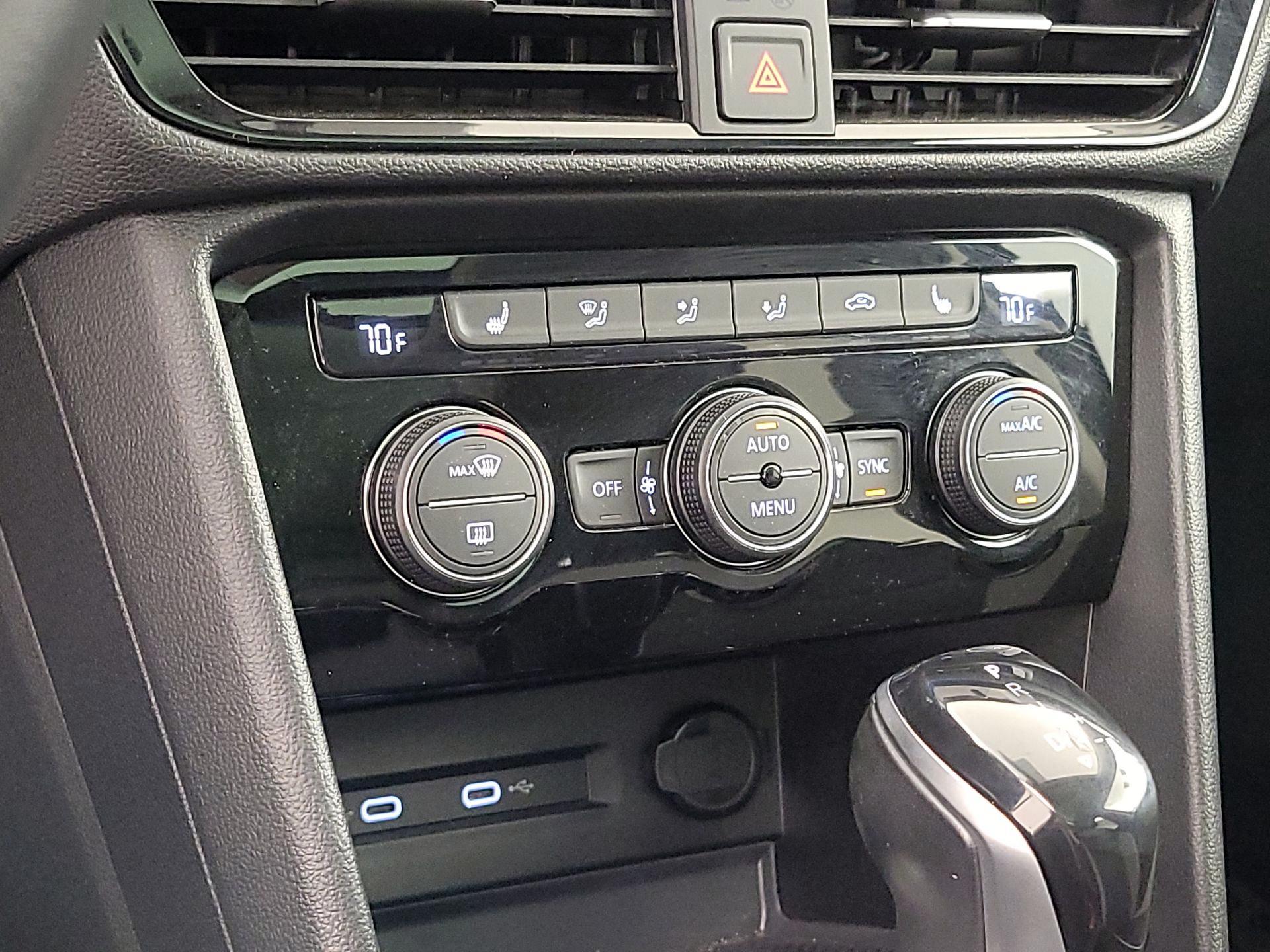 Thumbnail: 2022 Volkswagen Taos - 16