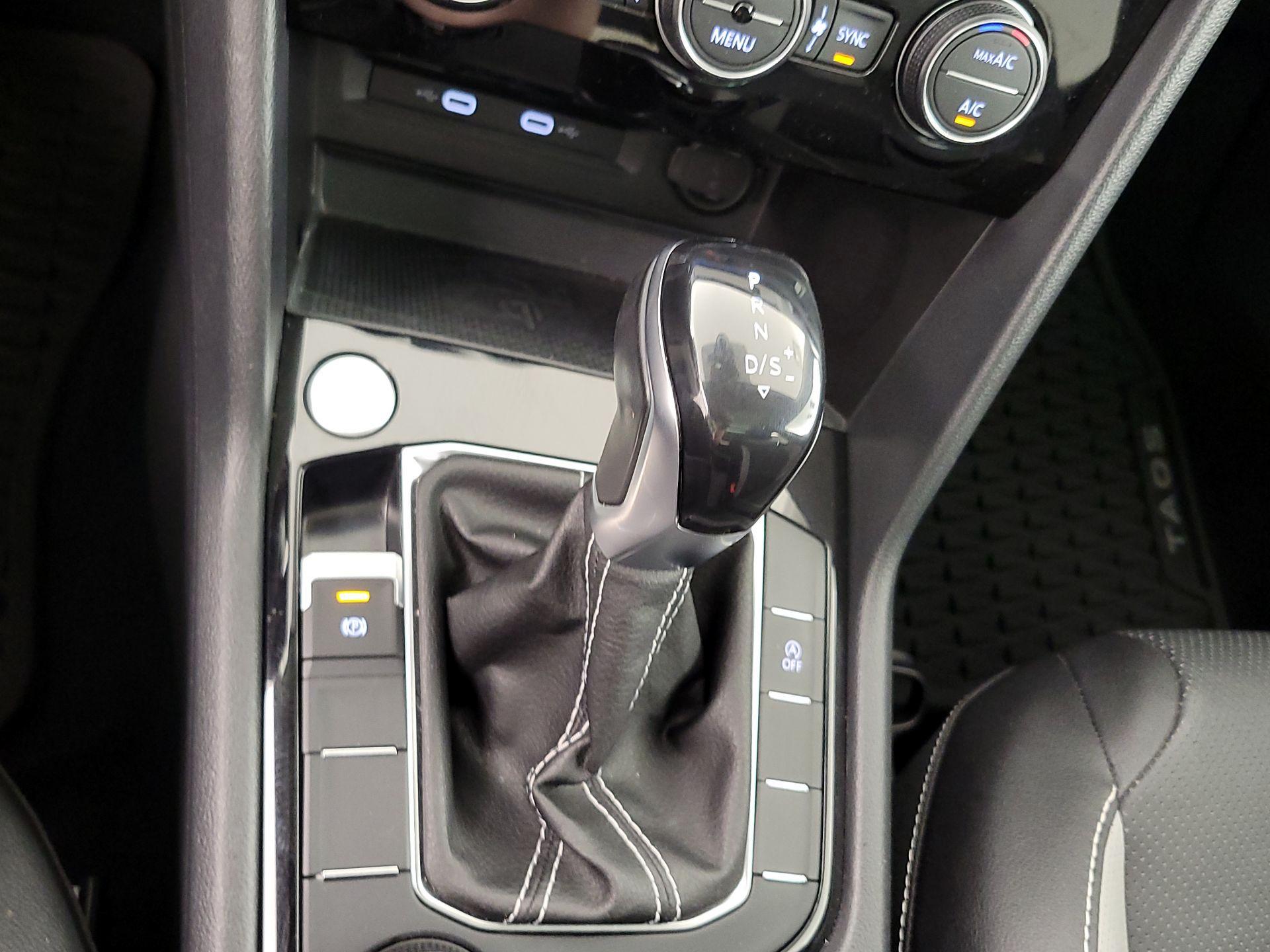 Thumbnail: 2022 Volkswagen Taos - 17