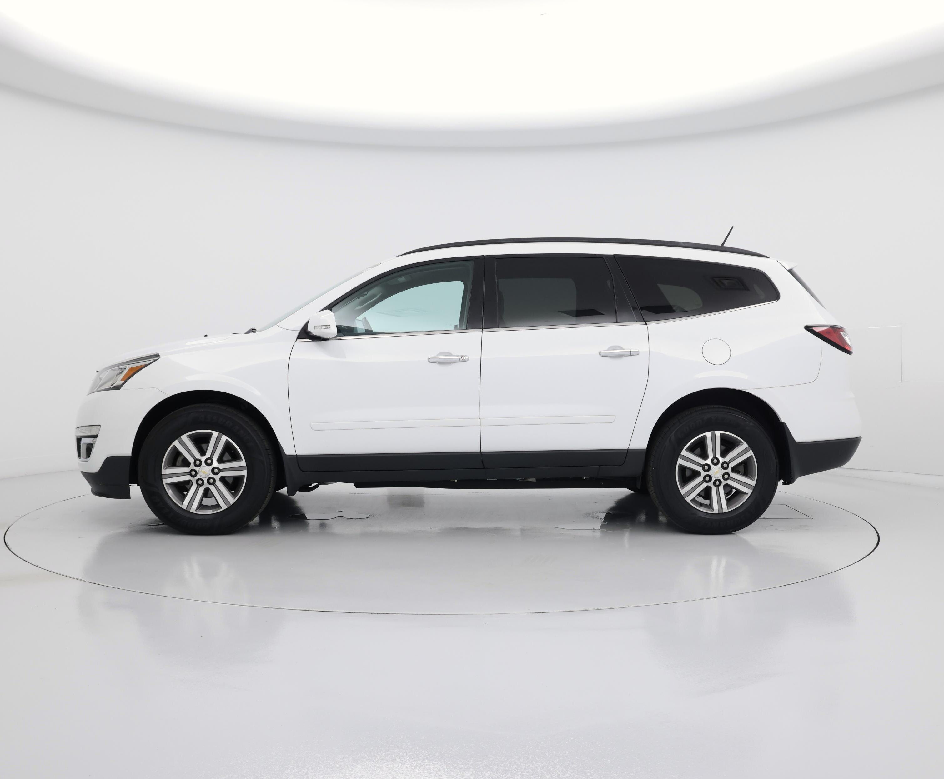 Thumbnail: 2017 Chevrolet Traverse - 3