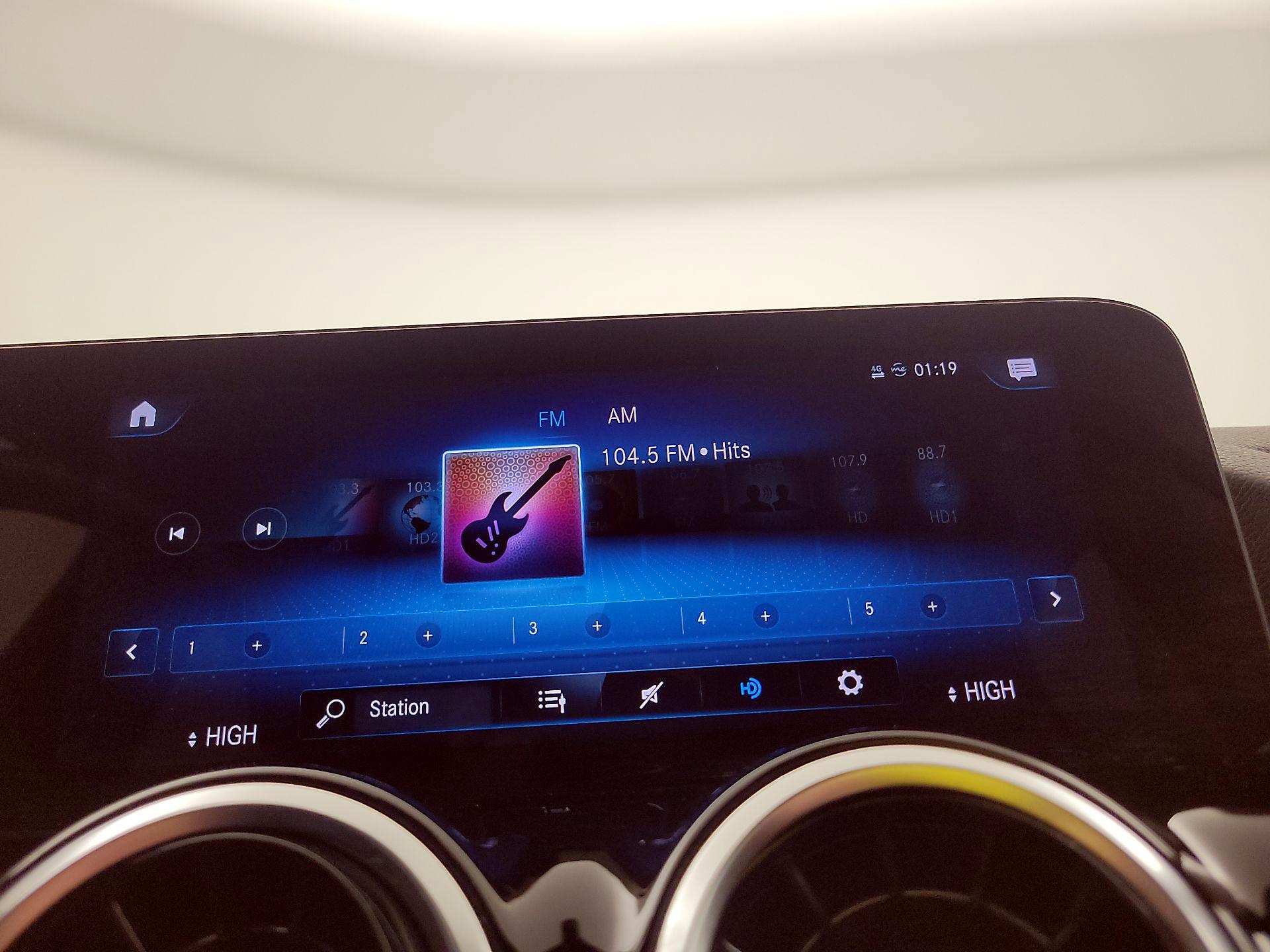 Thumbnail: 2023 Mercedes-Benz GLA - 15