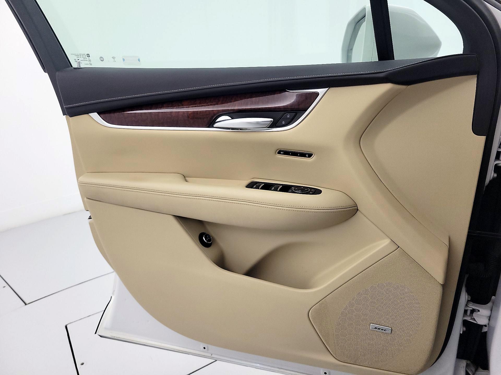 Thumbnail: 2019 Cadillac XT5 - 12