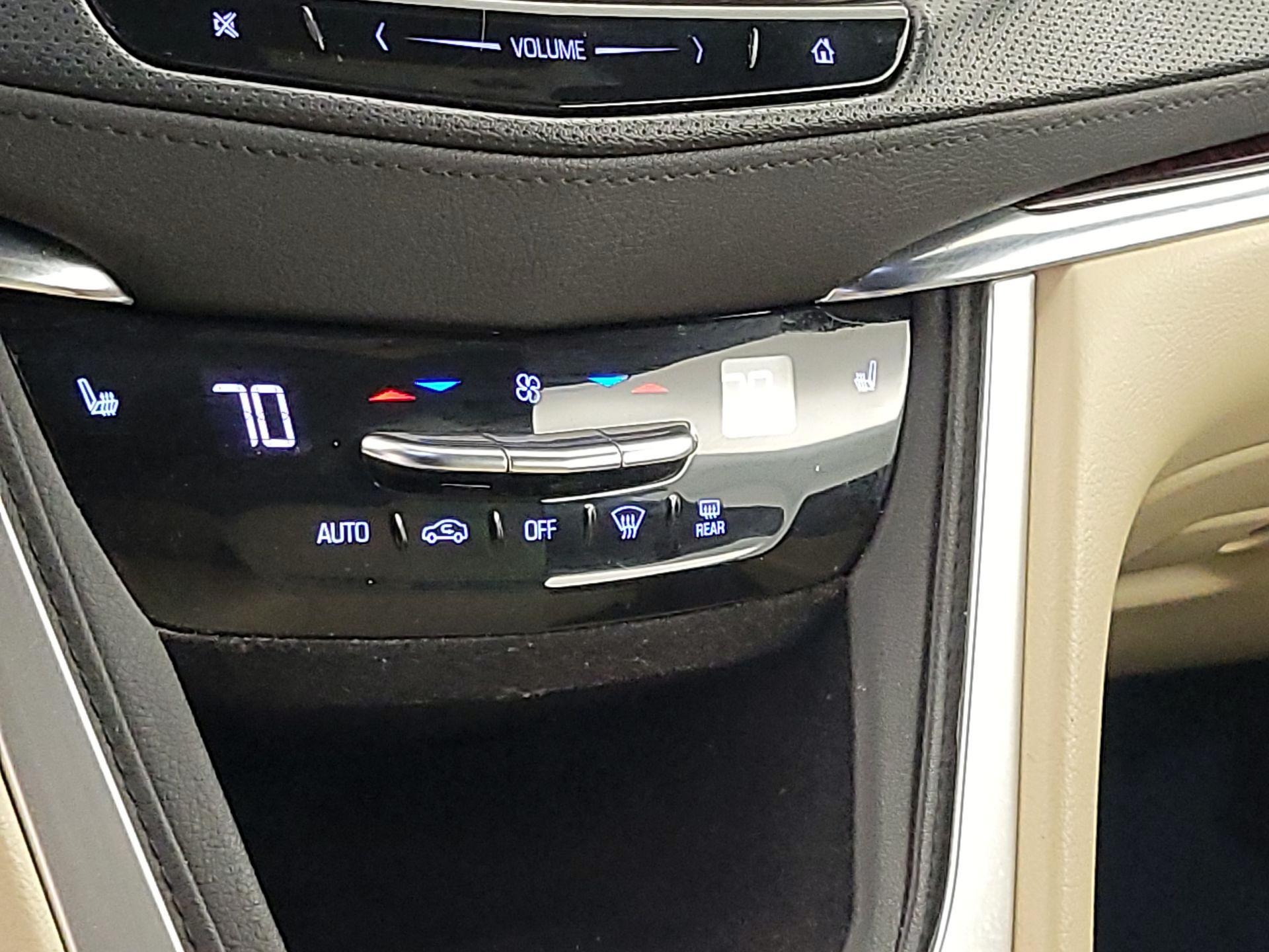 Thumbnail: 2019 Cadillac XT5 - 16