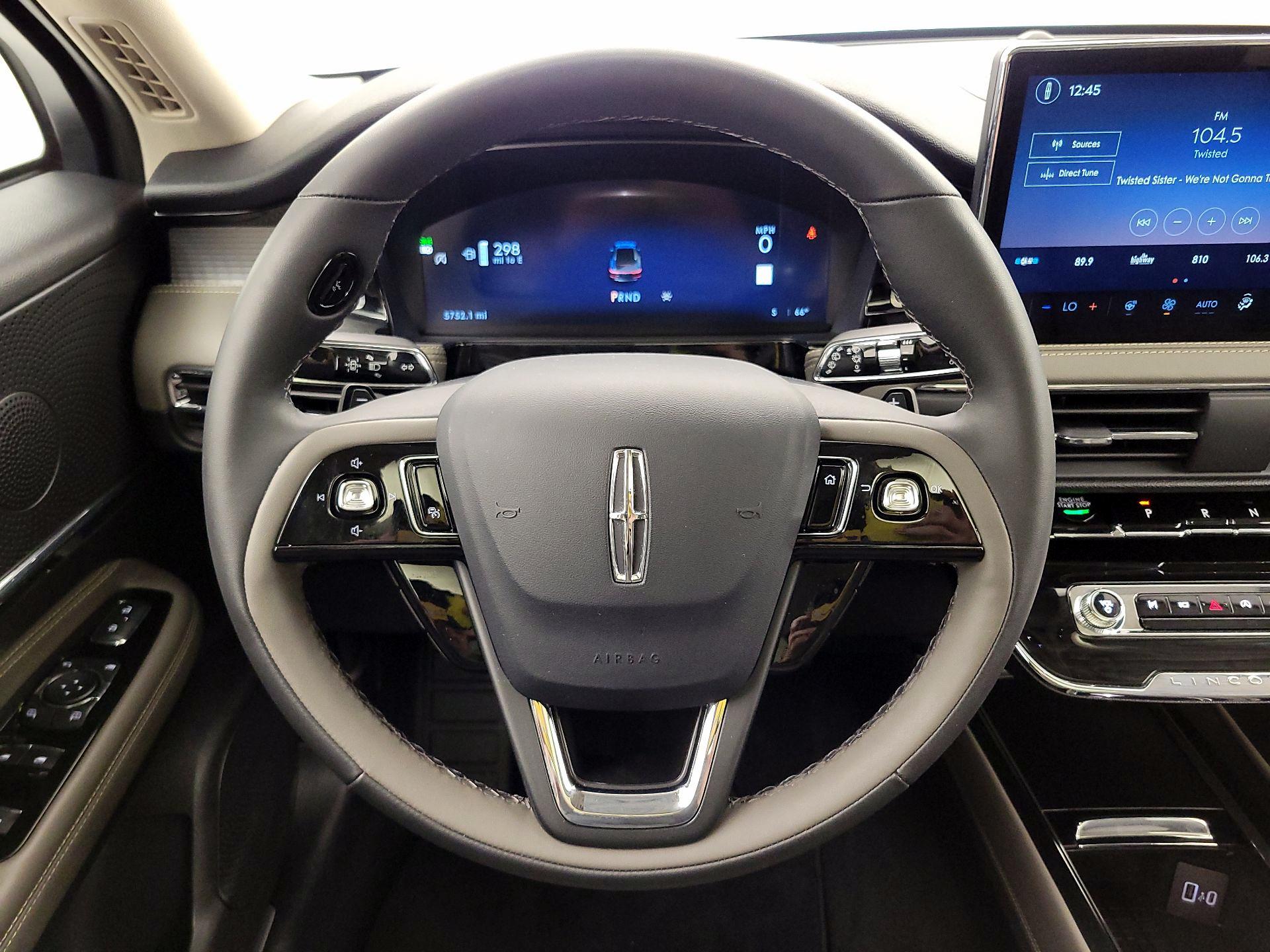 Thumbnail: 2024 Lincoln Corsair - 10