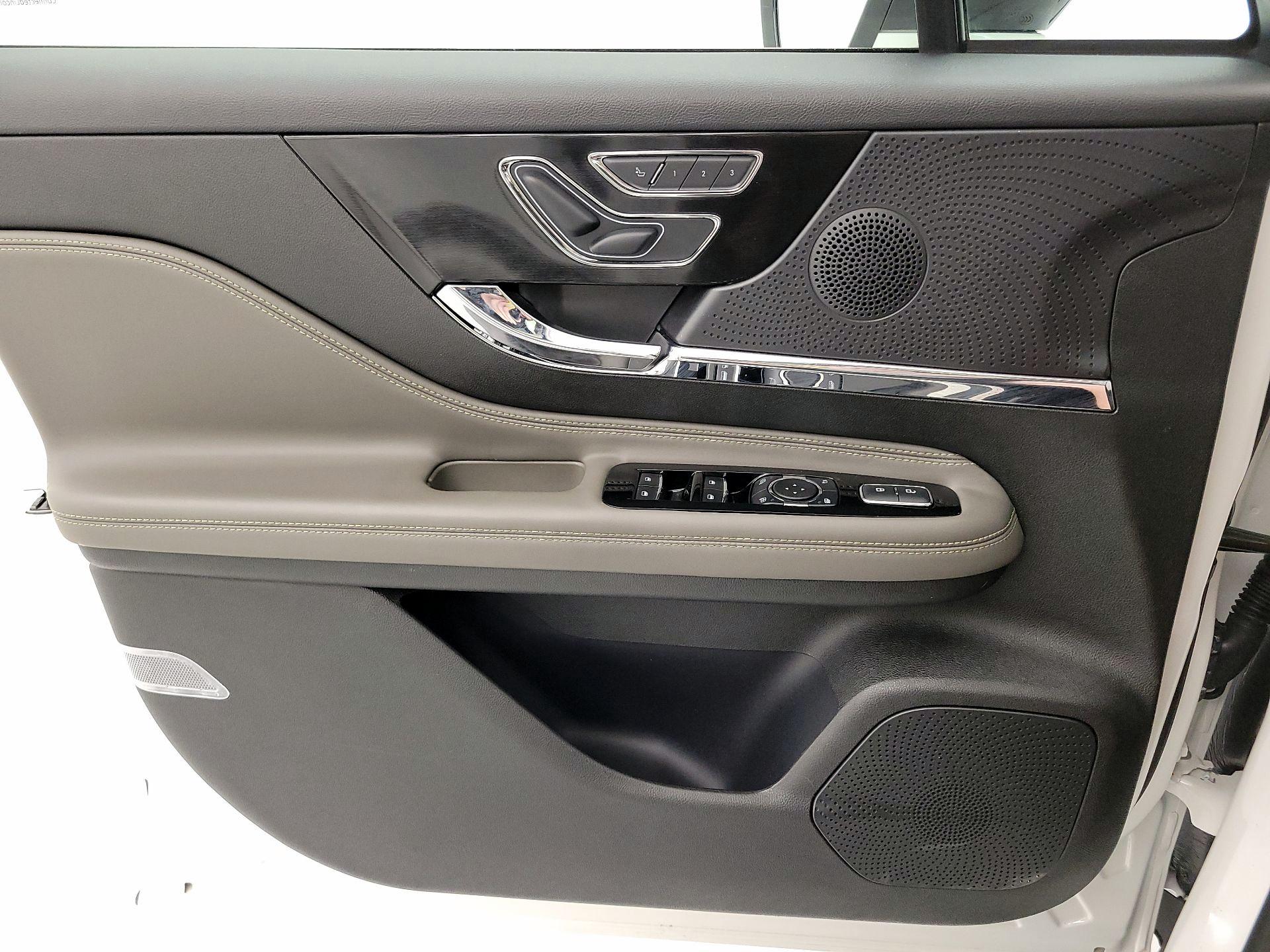 Thumbnail: 2024 Lincoln Corsair - 12