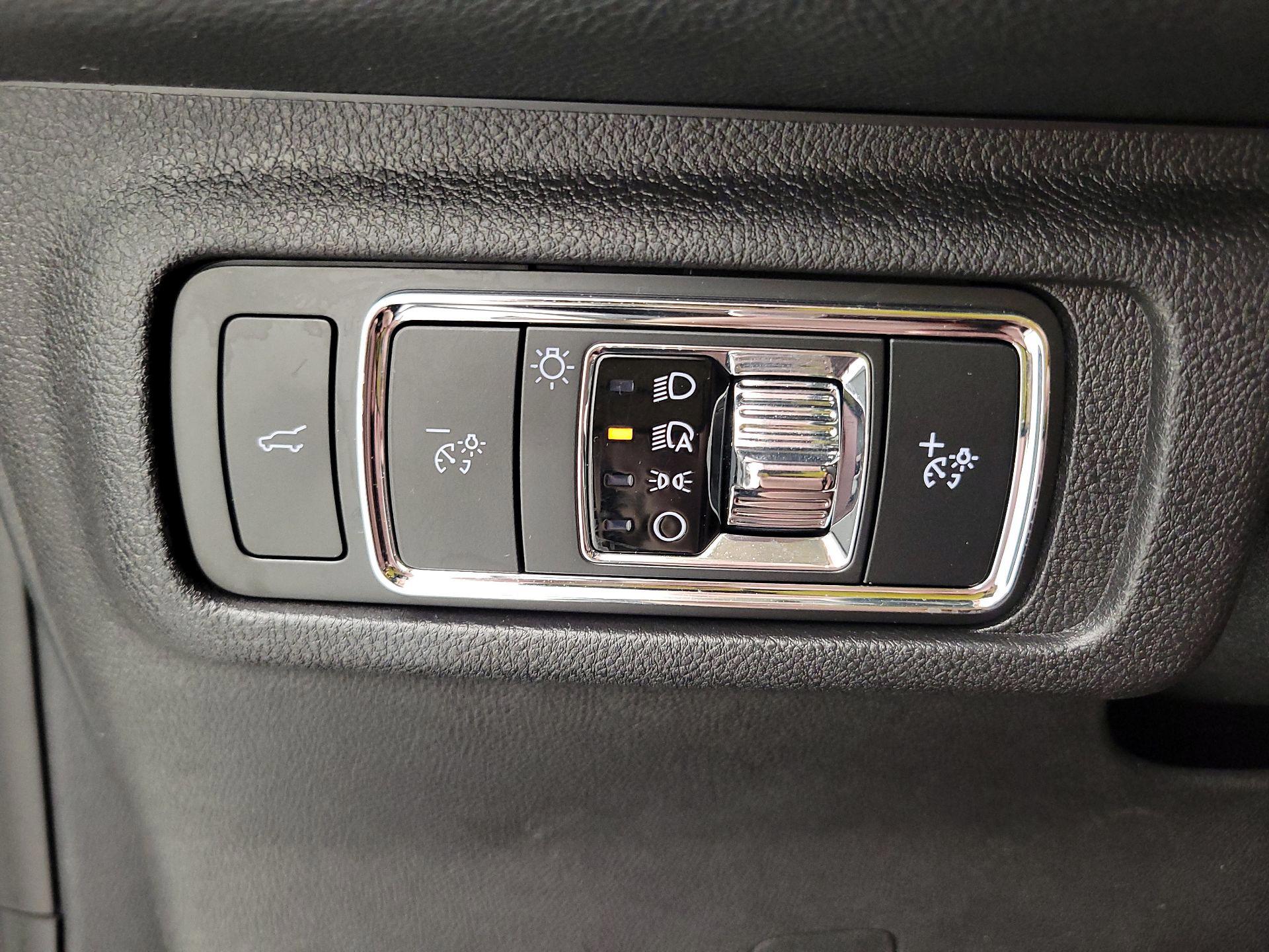 Thumbnail: 2024 Lincoln Corsair - 13