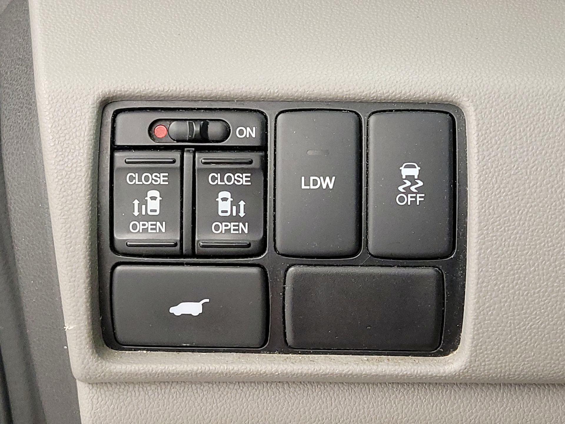 Thumbnail: 2014 Honda Odyssey - 13