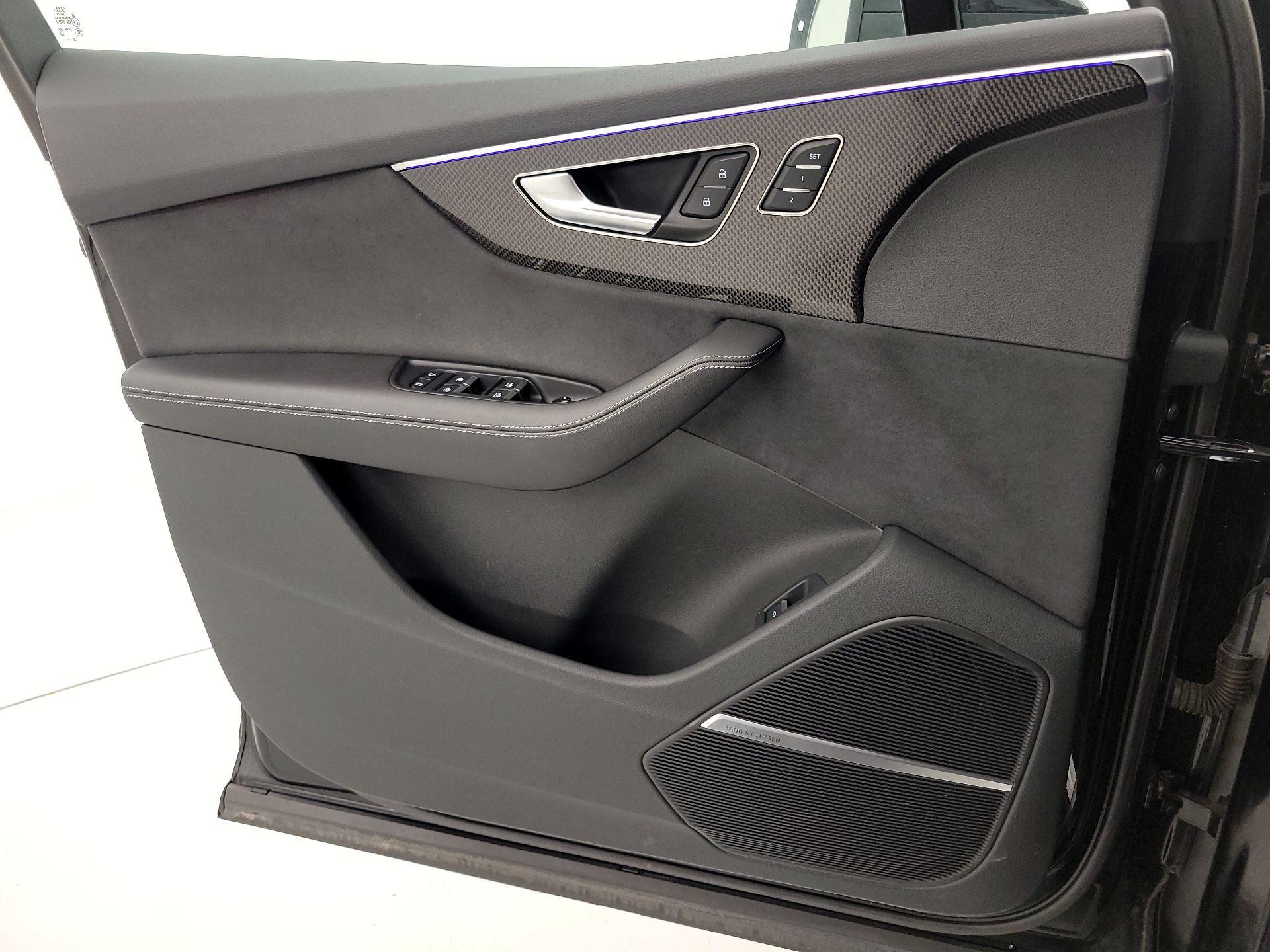 Thumbnail: 2023 Audi SQ7 - 12