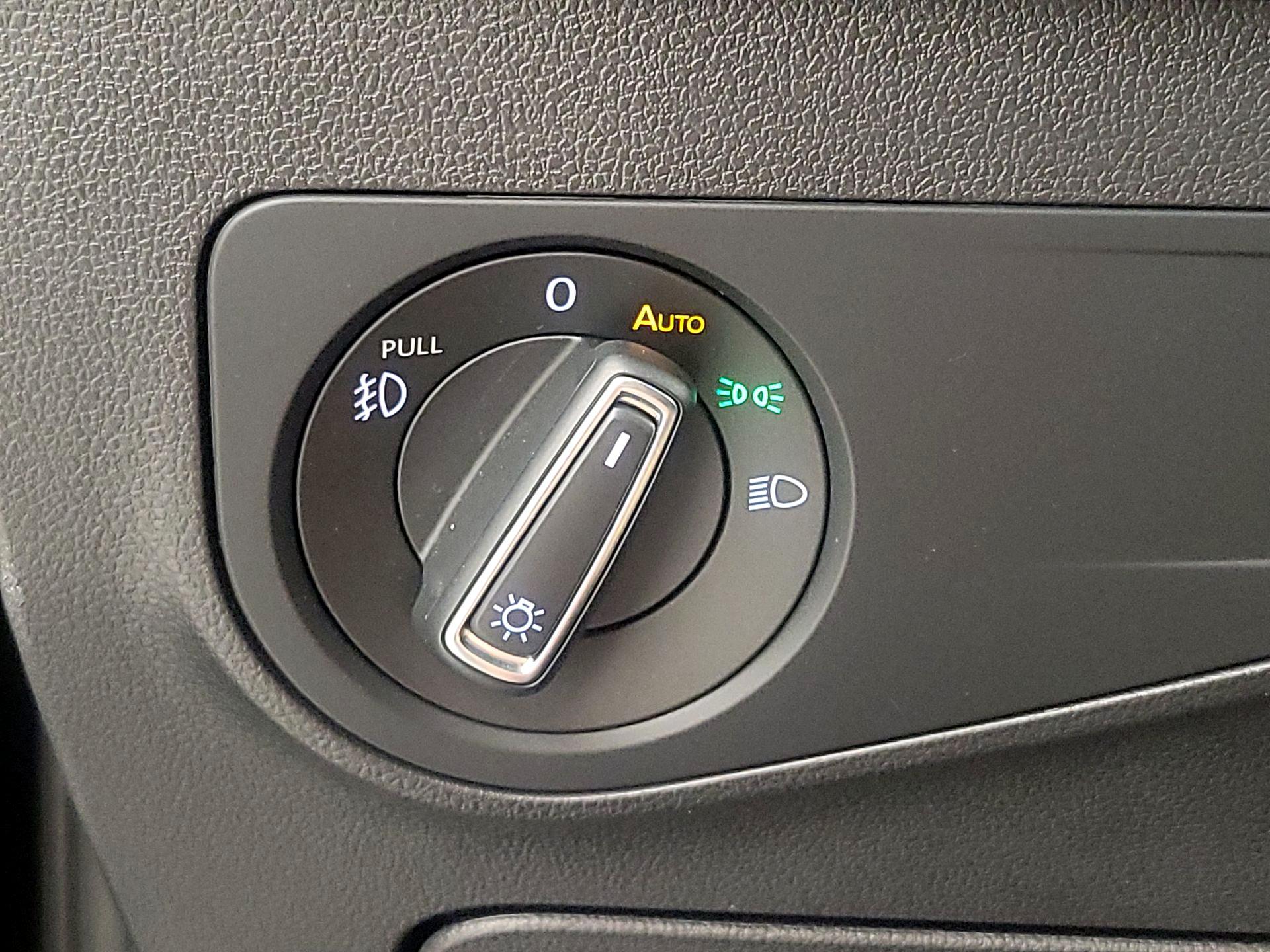 Thumbnail: 2021 Volkswagen Tiguan - 13