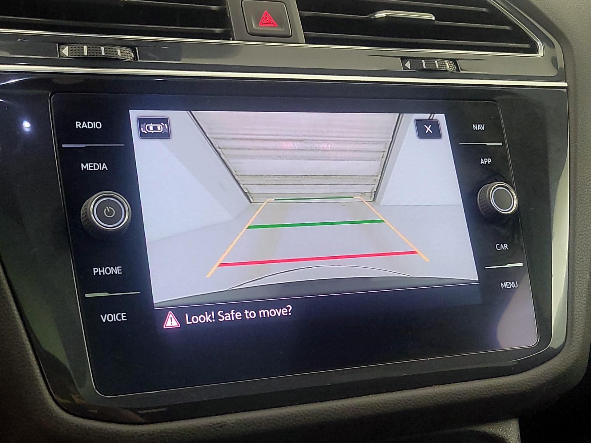 Thumbnail: 2021 Volkswagen Tiguan - 15