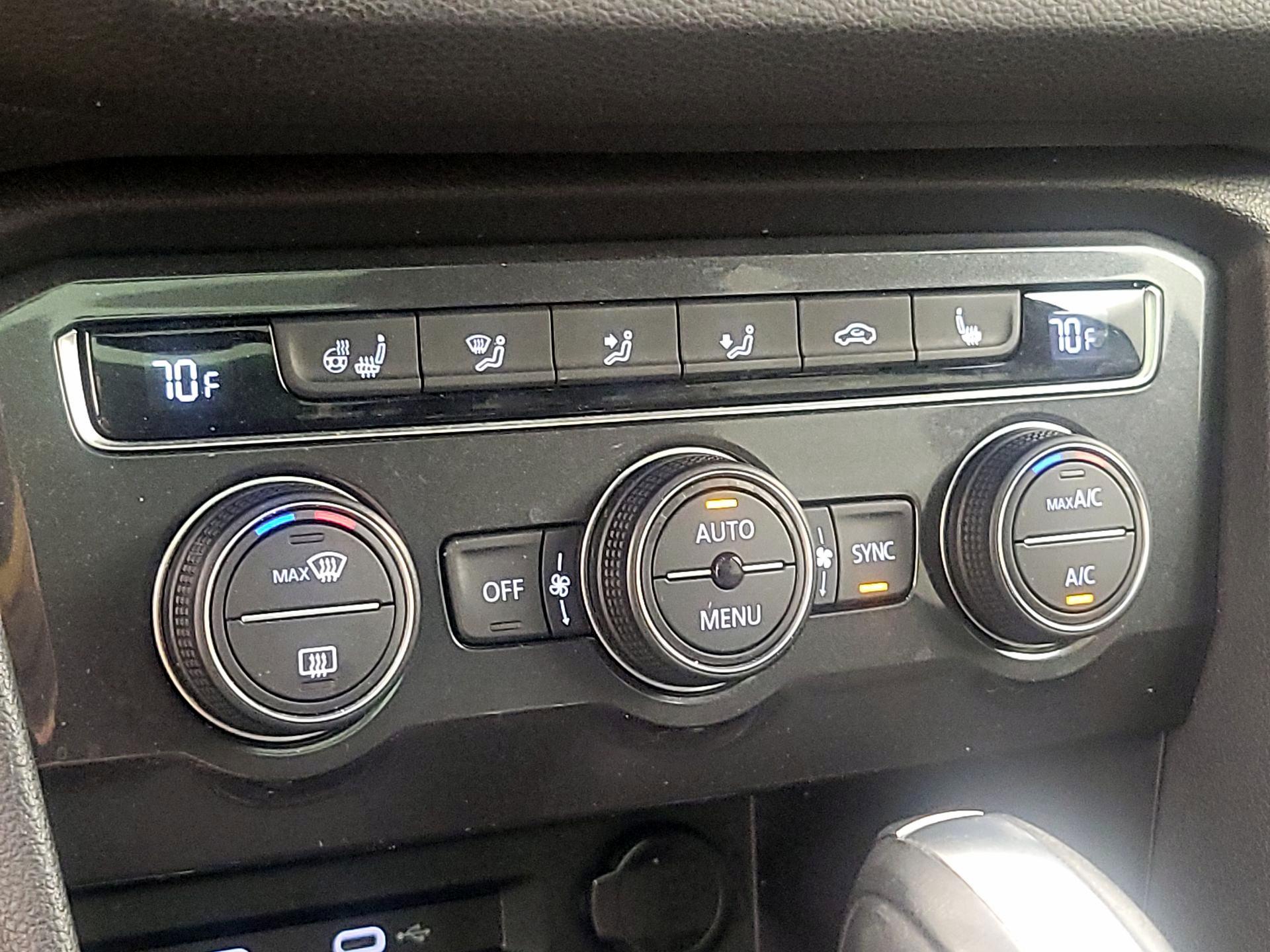 Thumbnail: 2021 Volkswagen Tiguan - 17