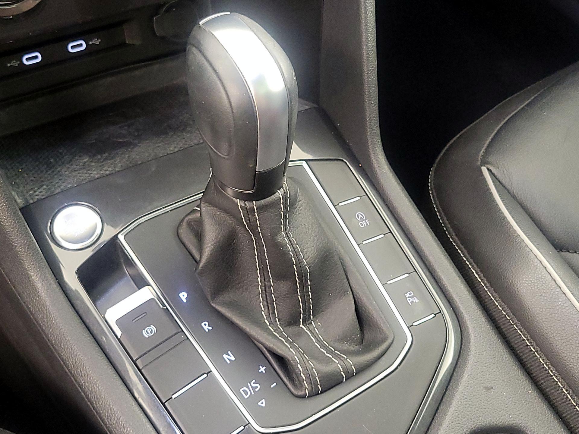 Thumbnail: 2021 Volkswagen Tiguan - 18