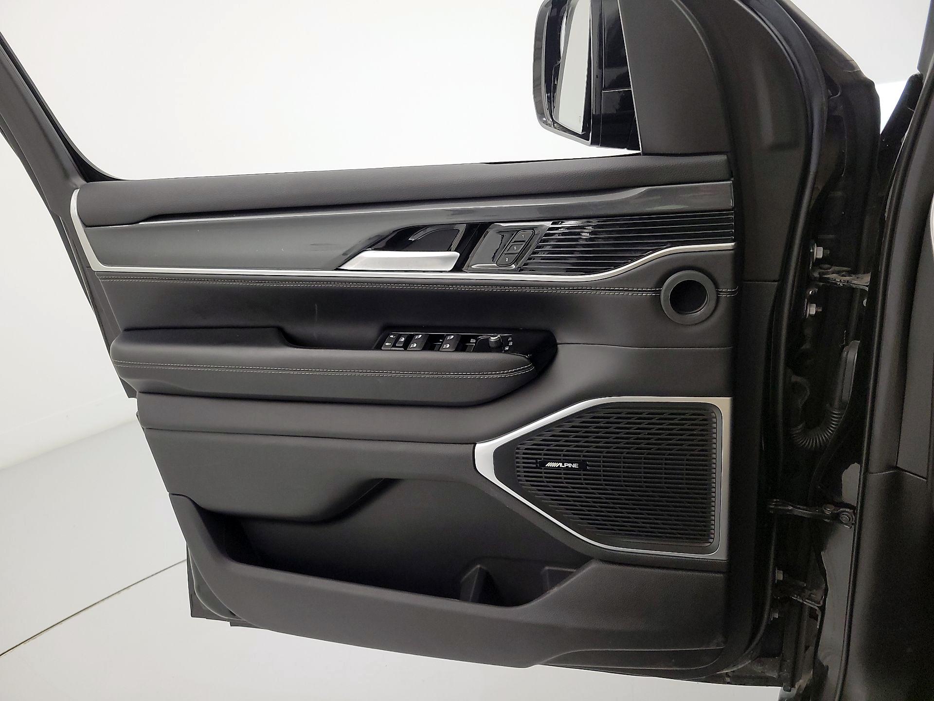 Thumbnail: 2022 Jeep Wagoneer - 12
