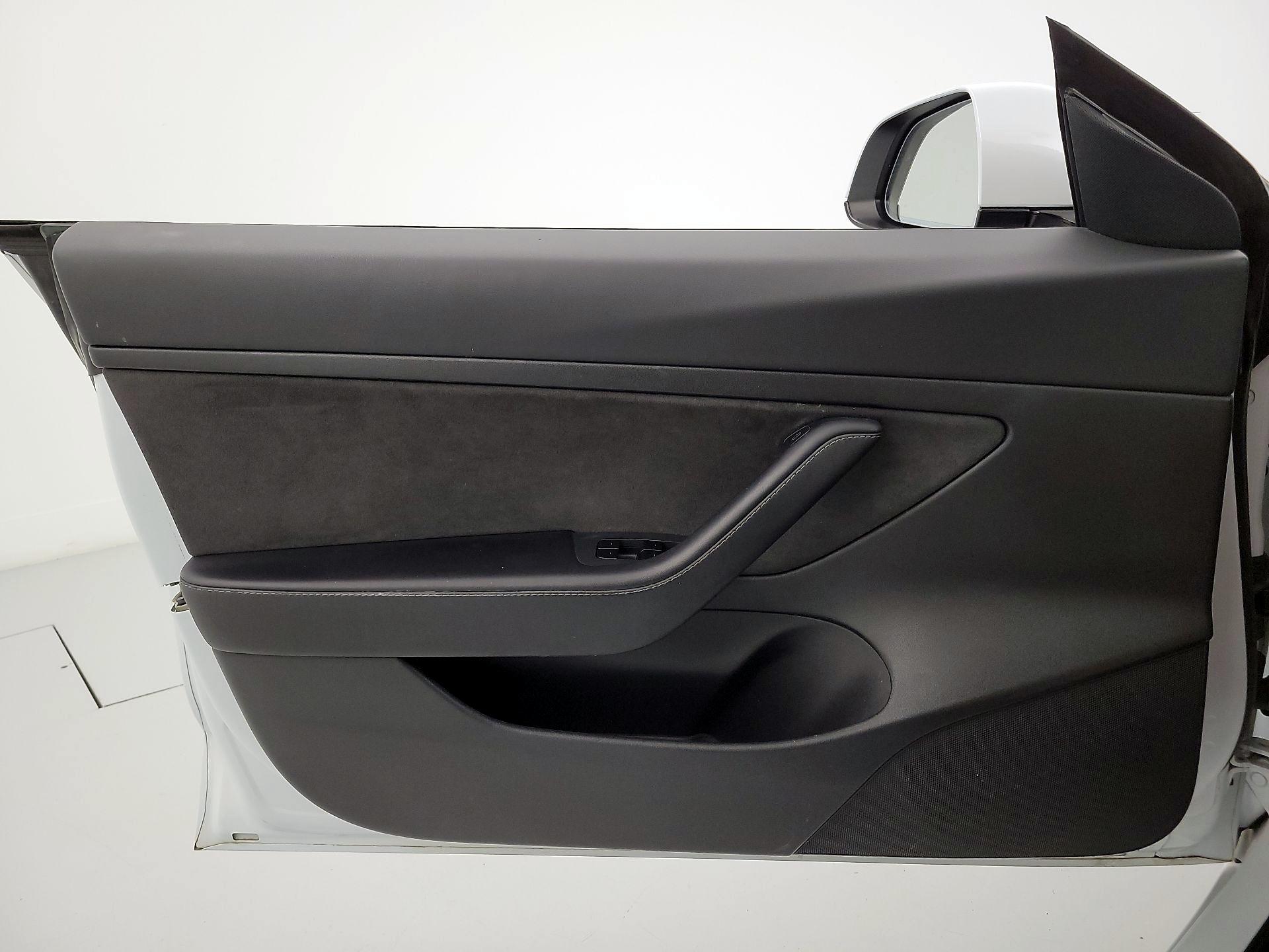 Thumbnail: 2021 Tesla Model 3 - 12