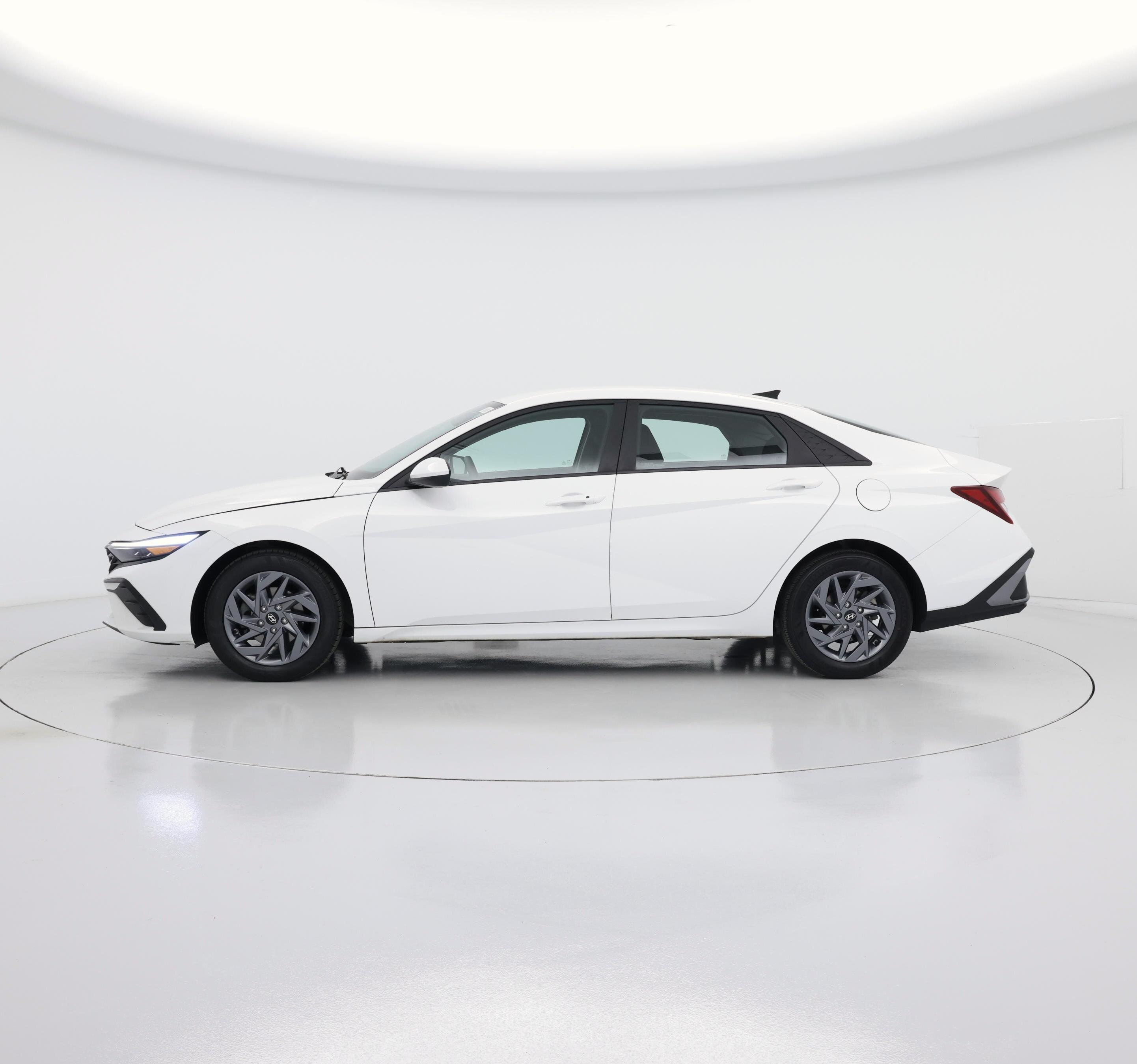 Thumbnail: 2024 Hyundai Elantra - 3