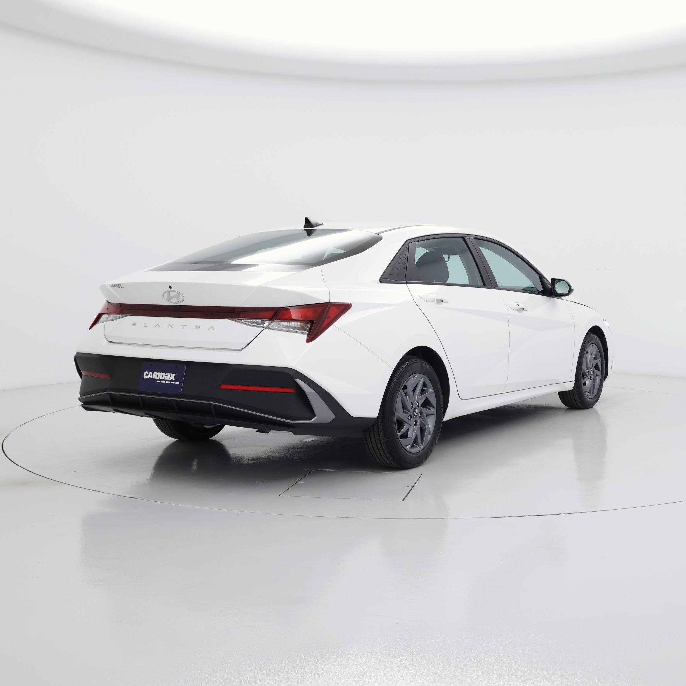 Thumbnail: 2024 Hyundai Elantra - 8