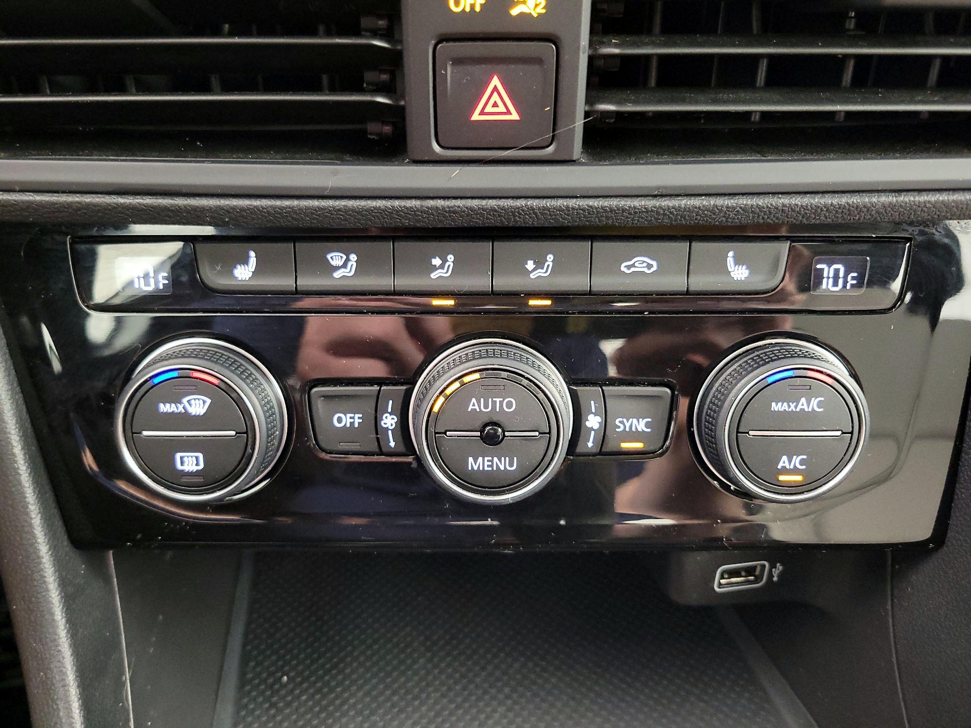 Thumbnail: 2019 Volkswagen Jetta - 16