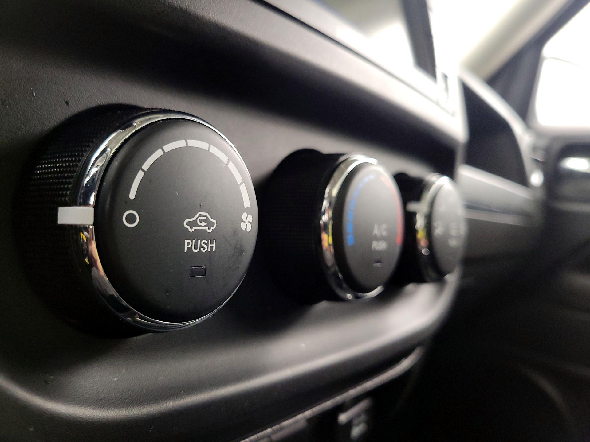 Thumbnail: 2017 Jeep Patriot - 15