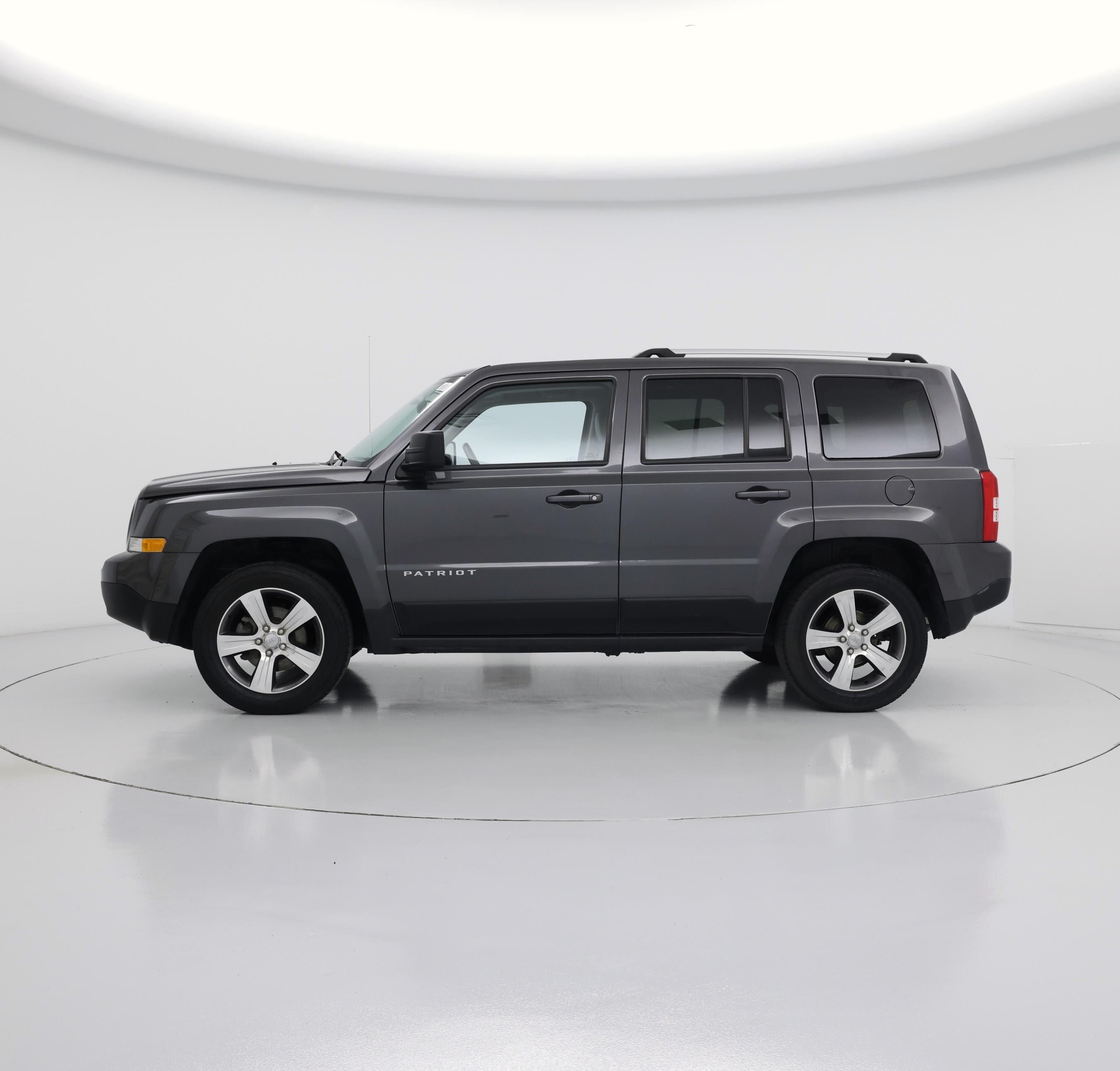 Thumbnail: 2017 Jeep Patriot - 3