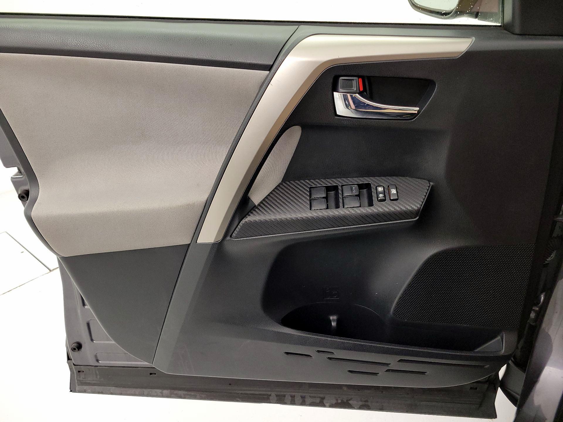 Thumbnail: 2015 Toyota RAV4 - 12