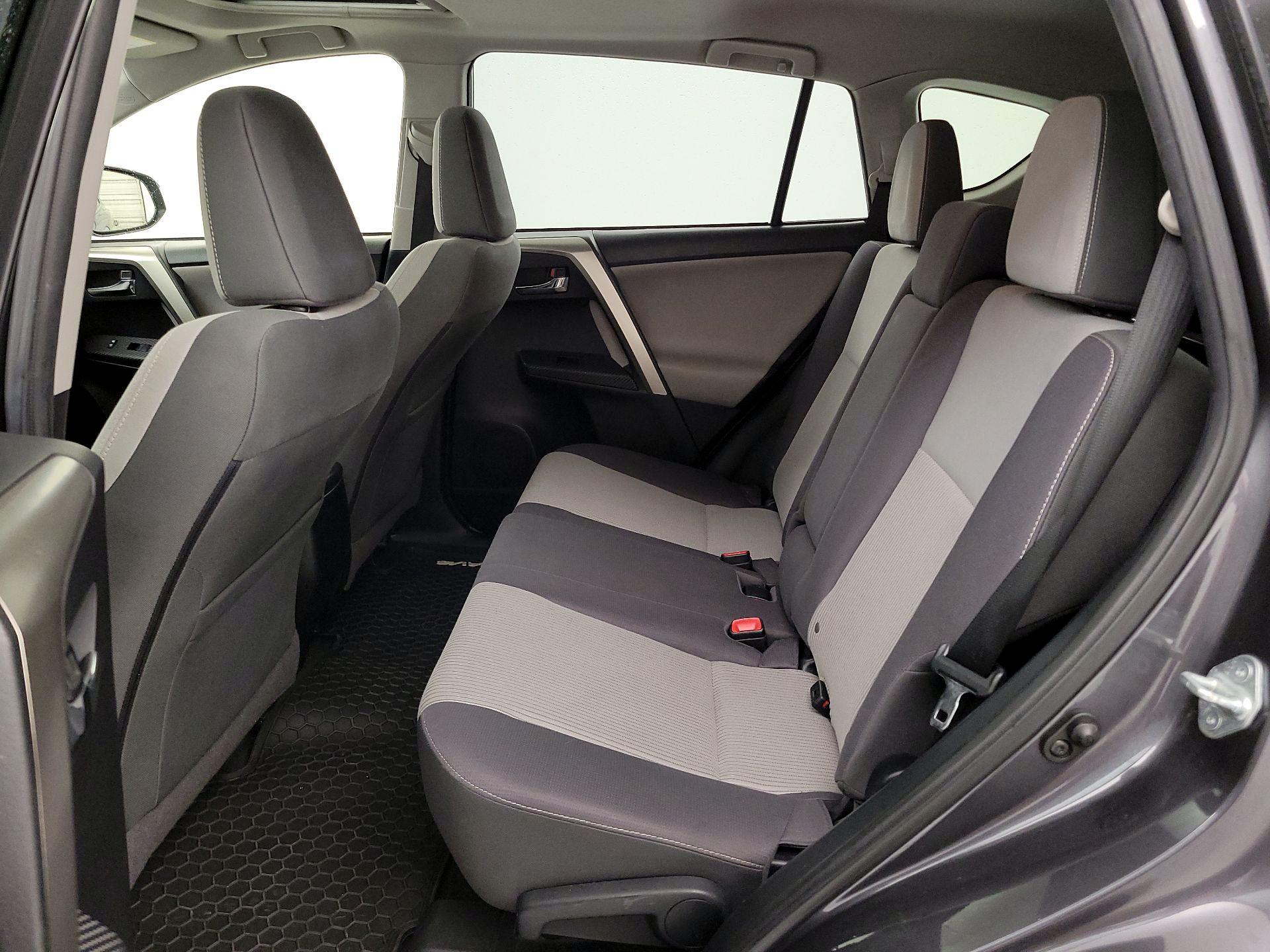 Thumbnail: 2015 Toyota RAV4 - 20