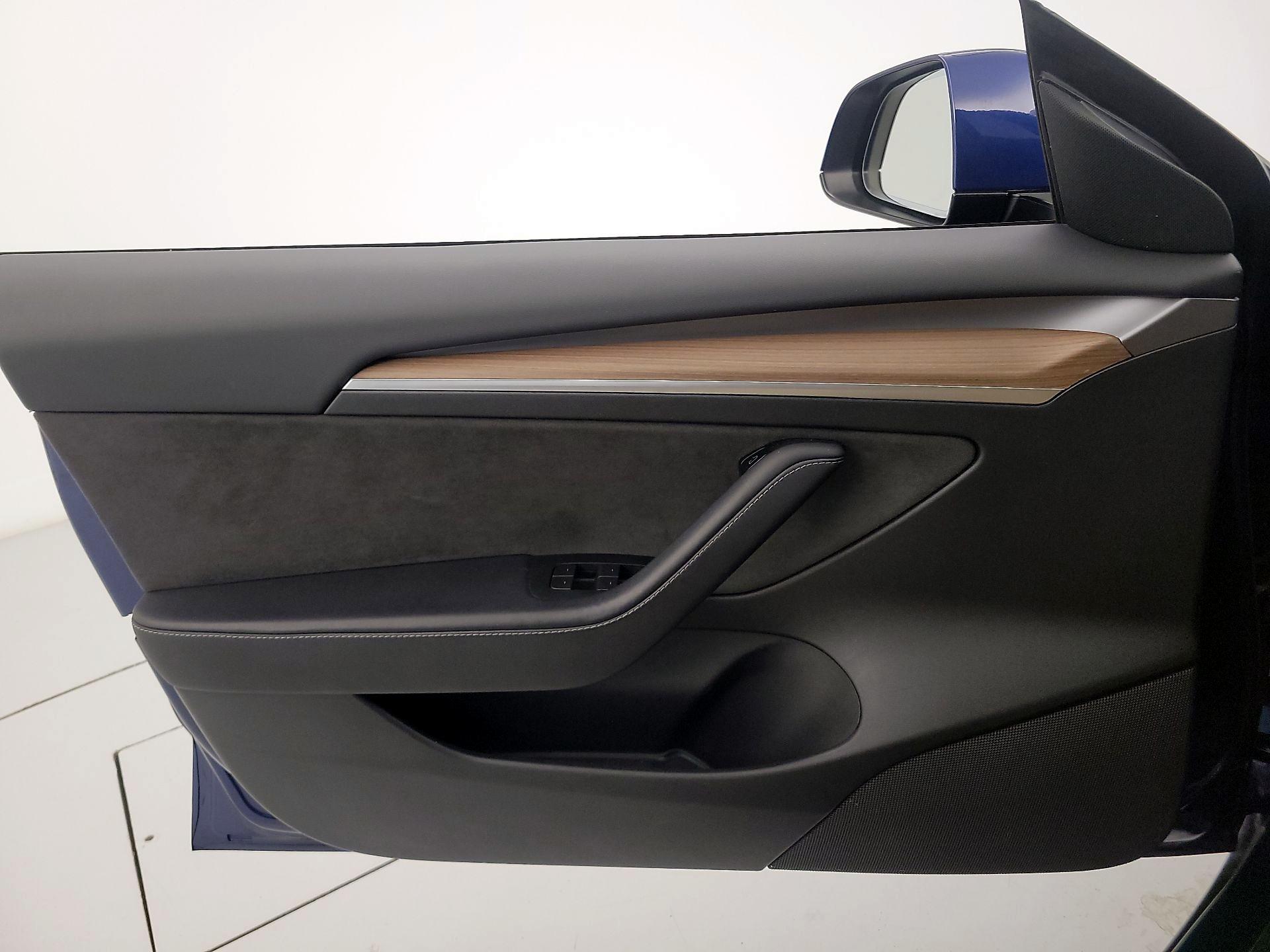 Thumbnail: 2023 Tesla Model 3 - 12