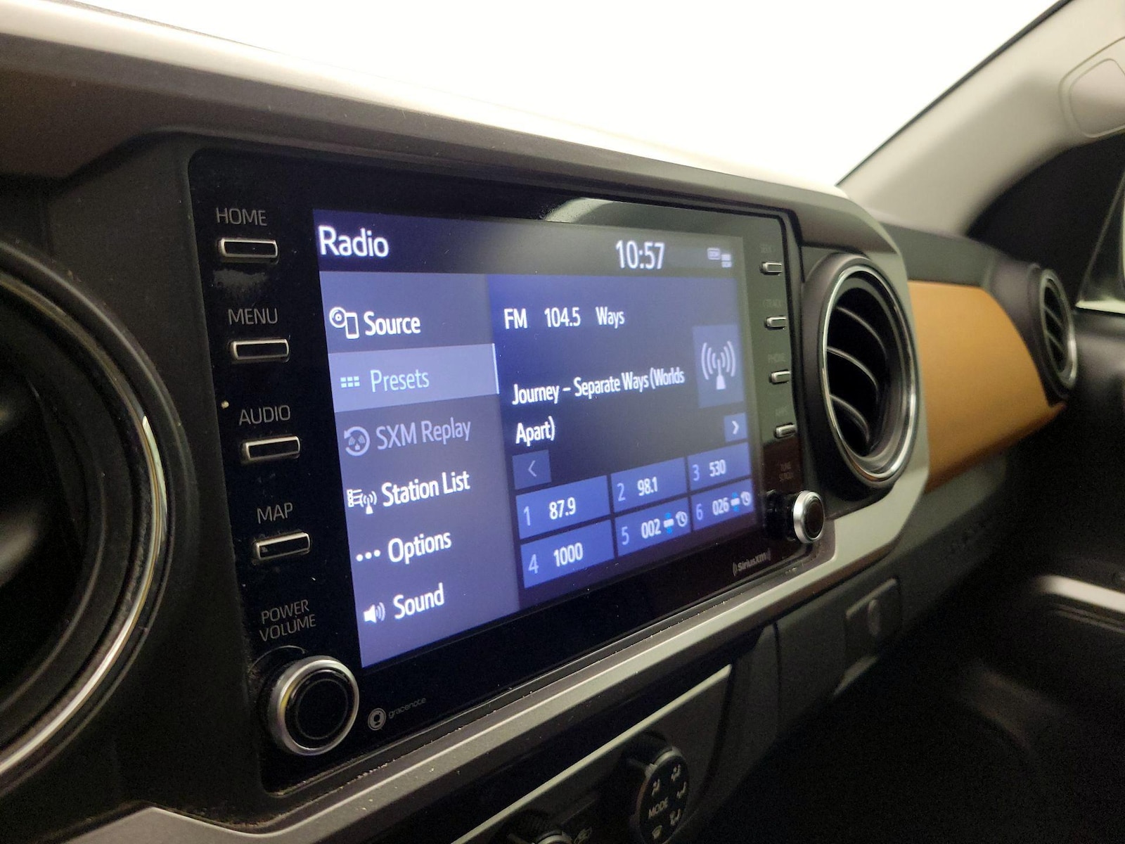 2020 Toyota Tacoma SR5 - Photo 17