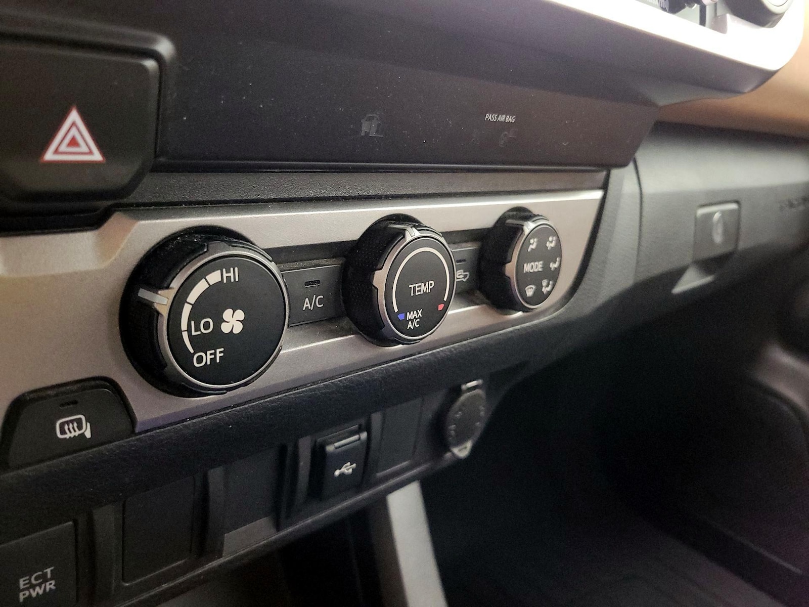 2020 Toyota Tacoma SR5 - Photo 18