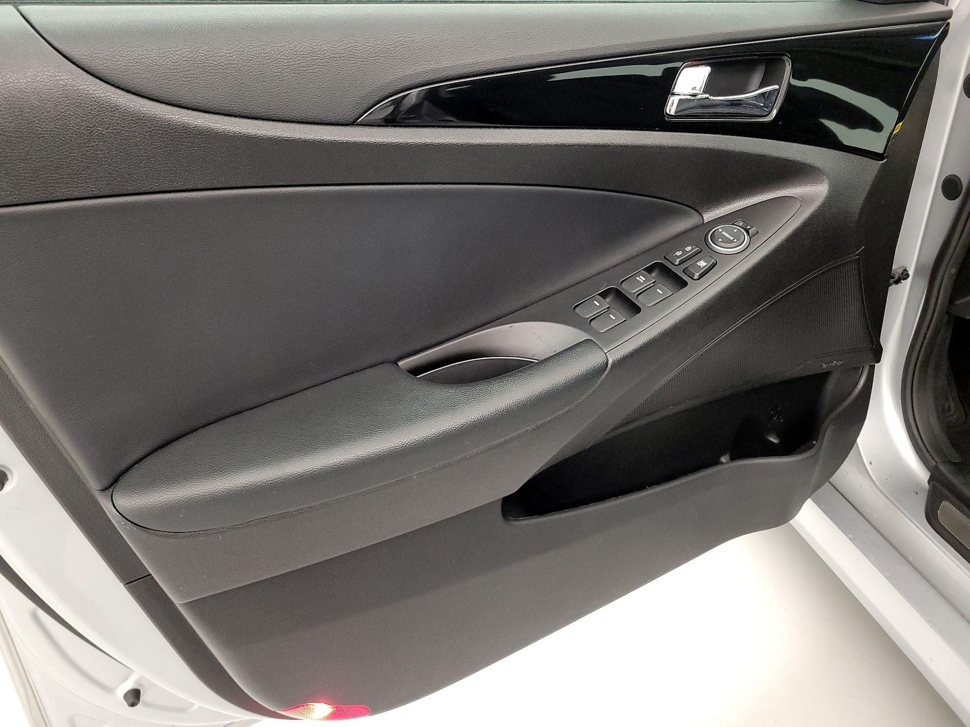 Thumbnail: 2014 Hyundai Sonata - 12