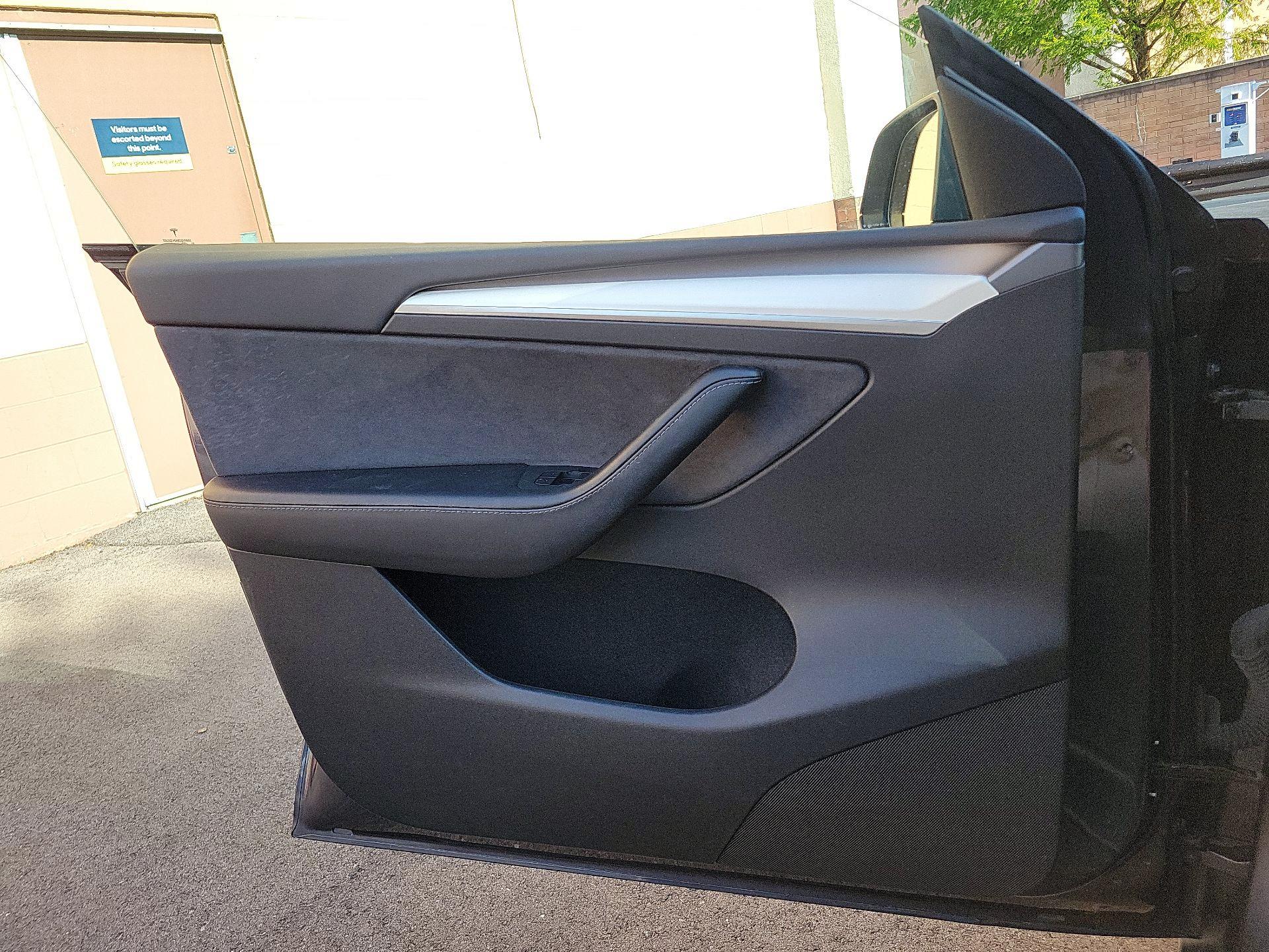 Thumbnail: 2023 Tesla Model Y - 10