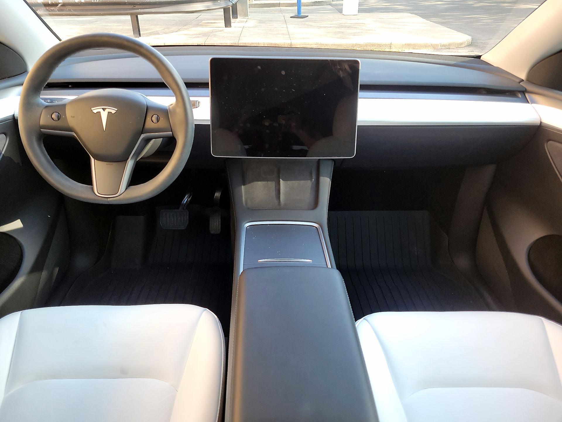 Thumbnail: 2023 Tesla Model Y - 8