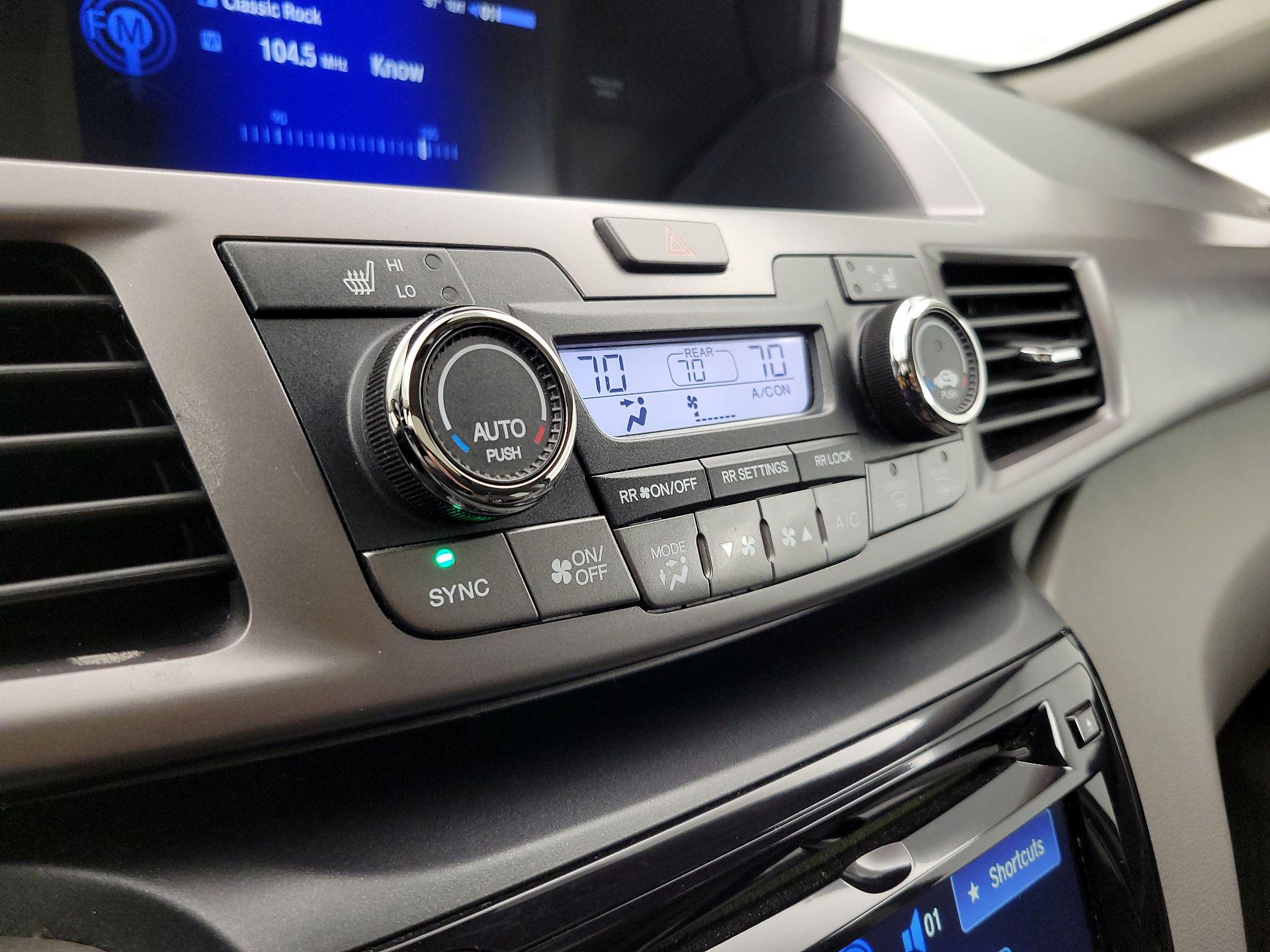 Thumbnail: 2015 Honda Odyssey - 16