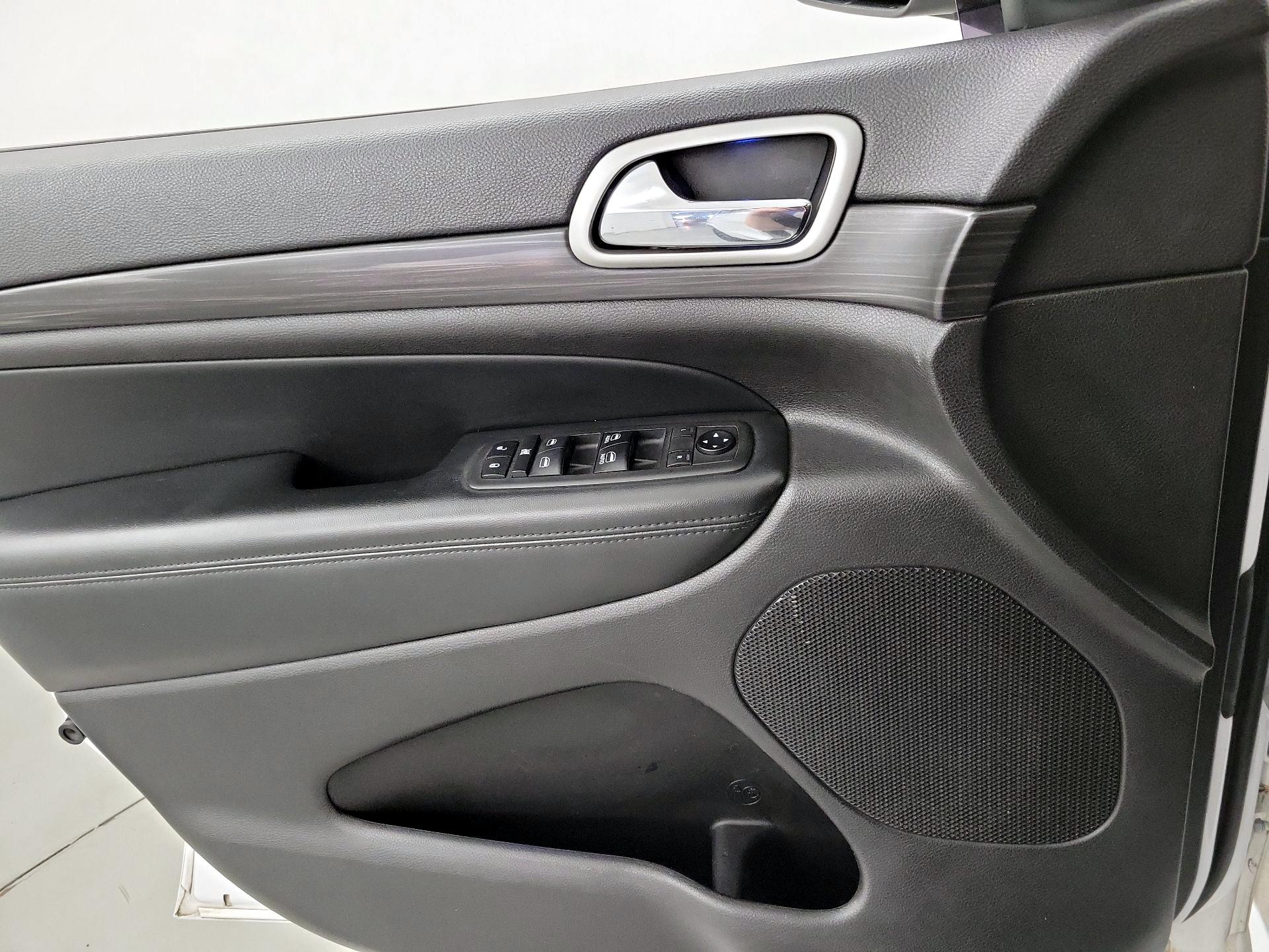 Thumbnail: 2019 Jeep Grand Cherokee - 12