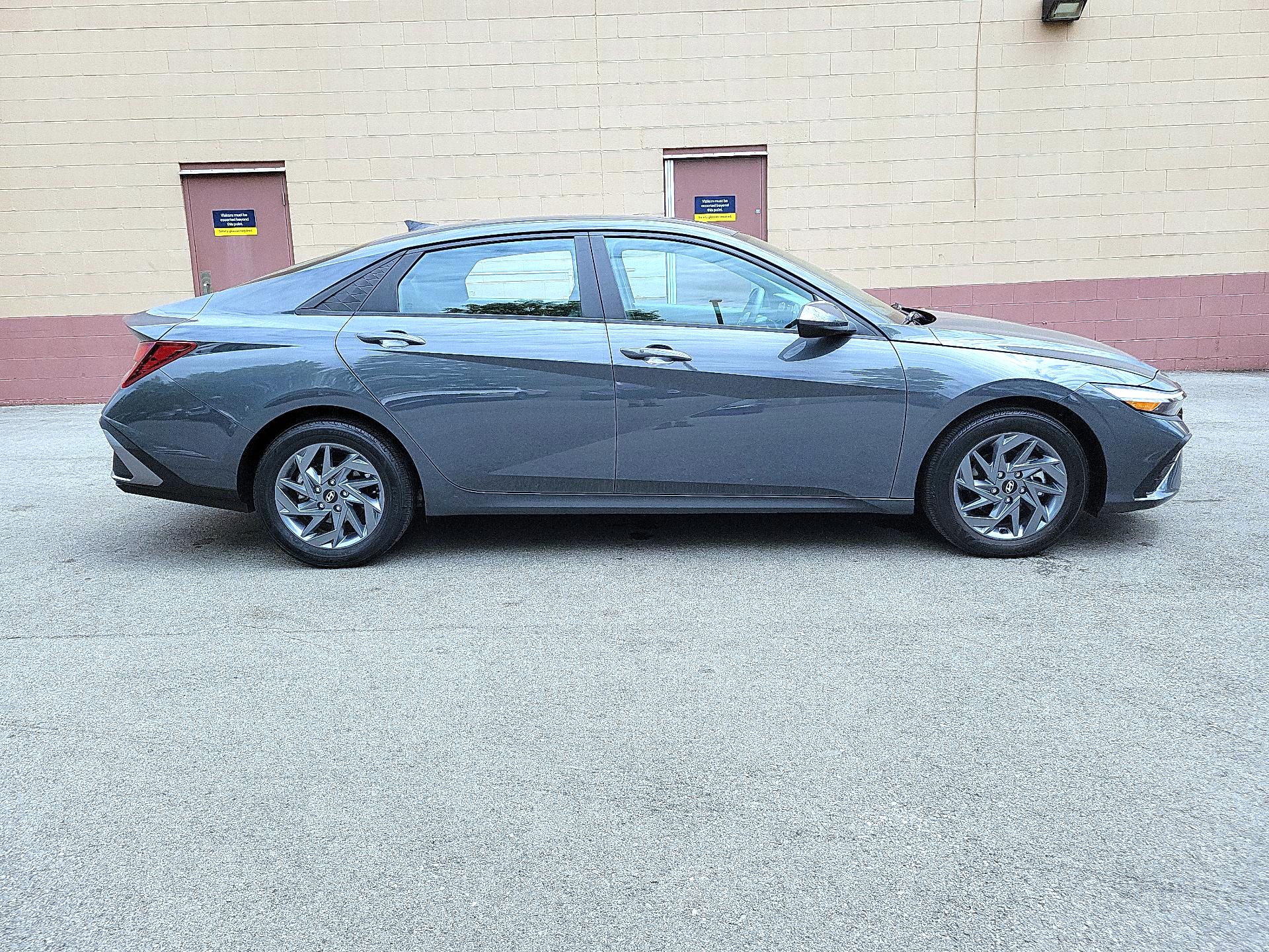 Thumbnail: 2024 Hyundai Elantra - 4