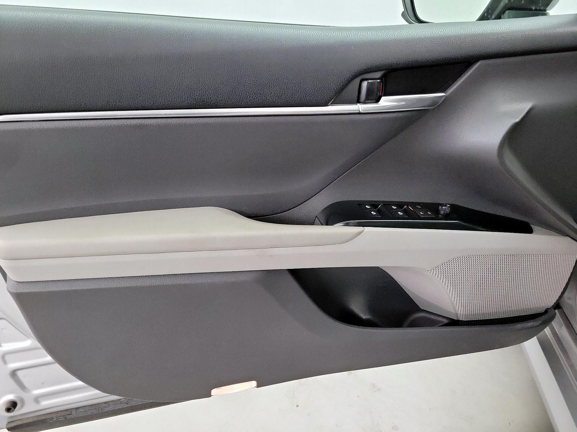 Thumbnail: 2019 Toyota Camry - 12