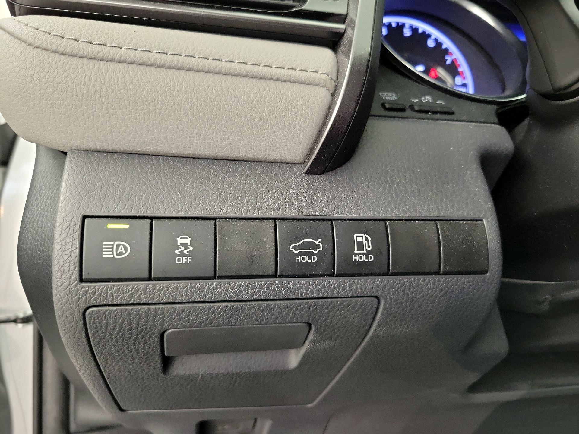 Thumbnail: 2019 Toyota Camry - 13