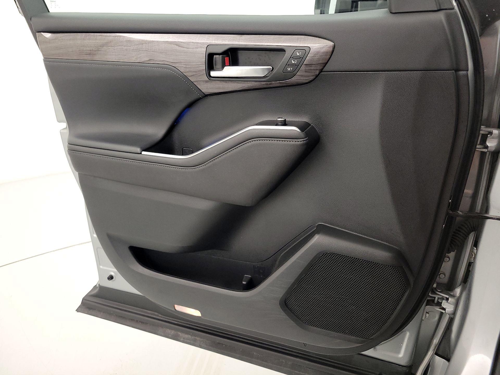 Thumbnail: 2021 Toyota Highlander - 12