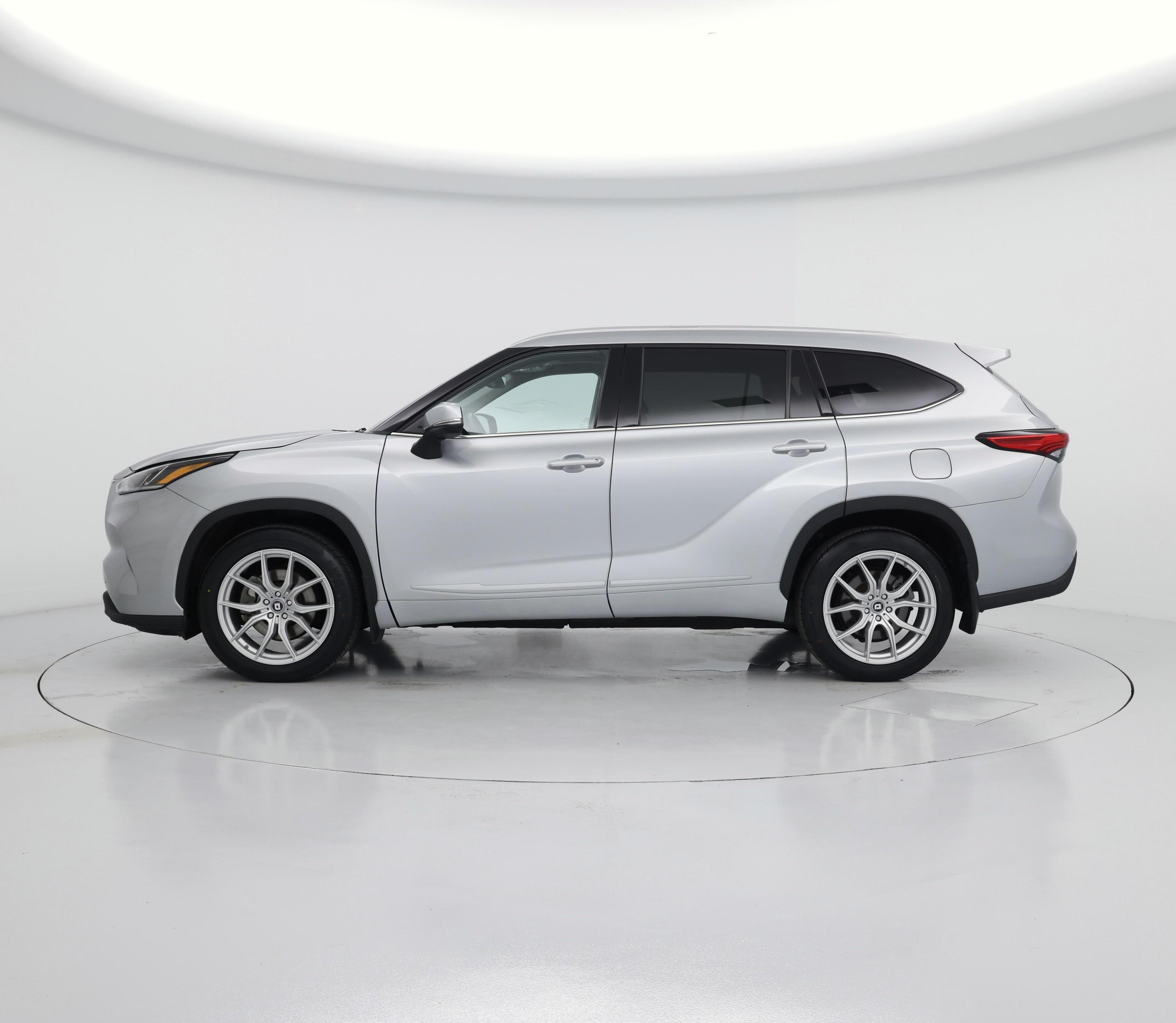 Thumbnail: 2021 Toyota Highlander - 3