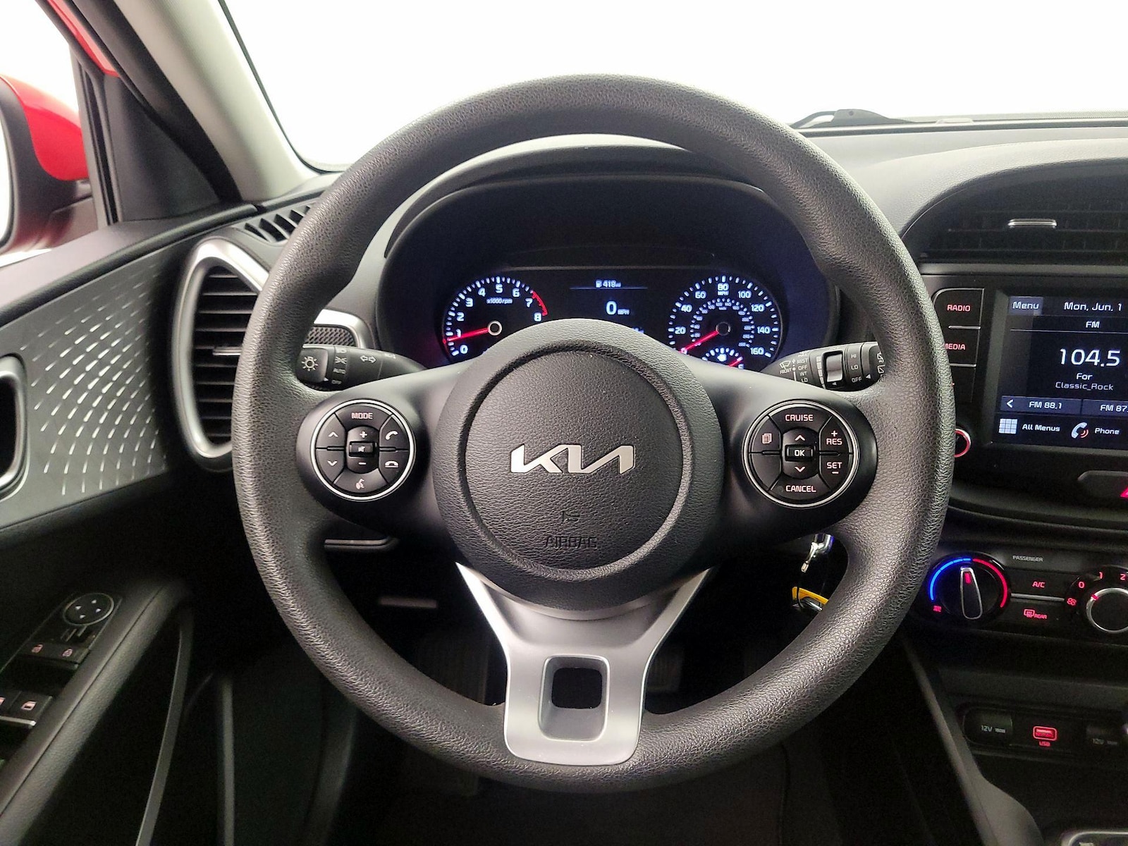 2022 Kia Soul LX - Photo 11