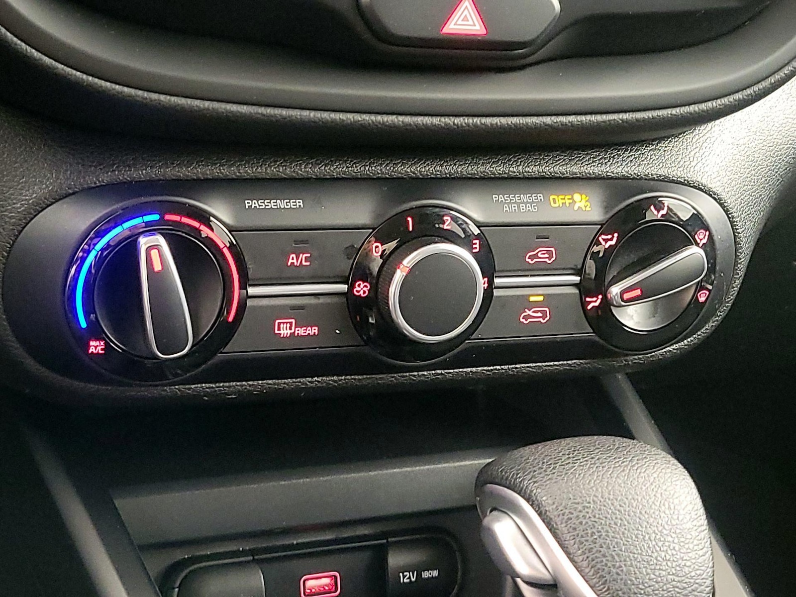 2022 Kia Soul LX - Photo 17
