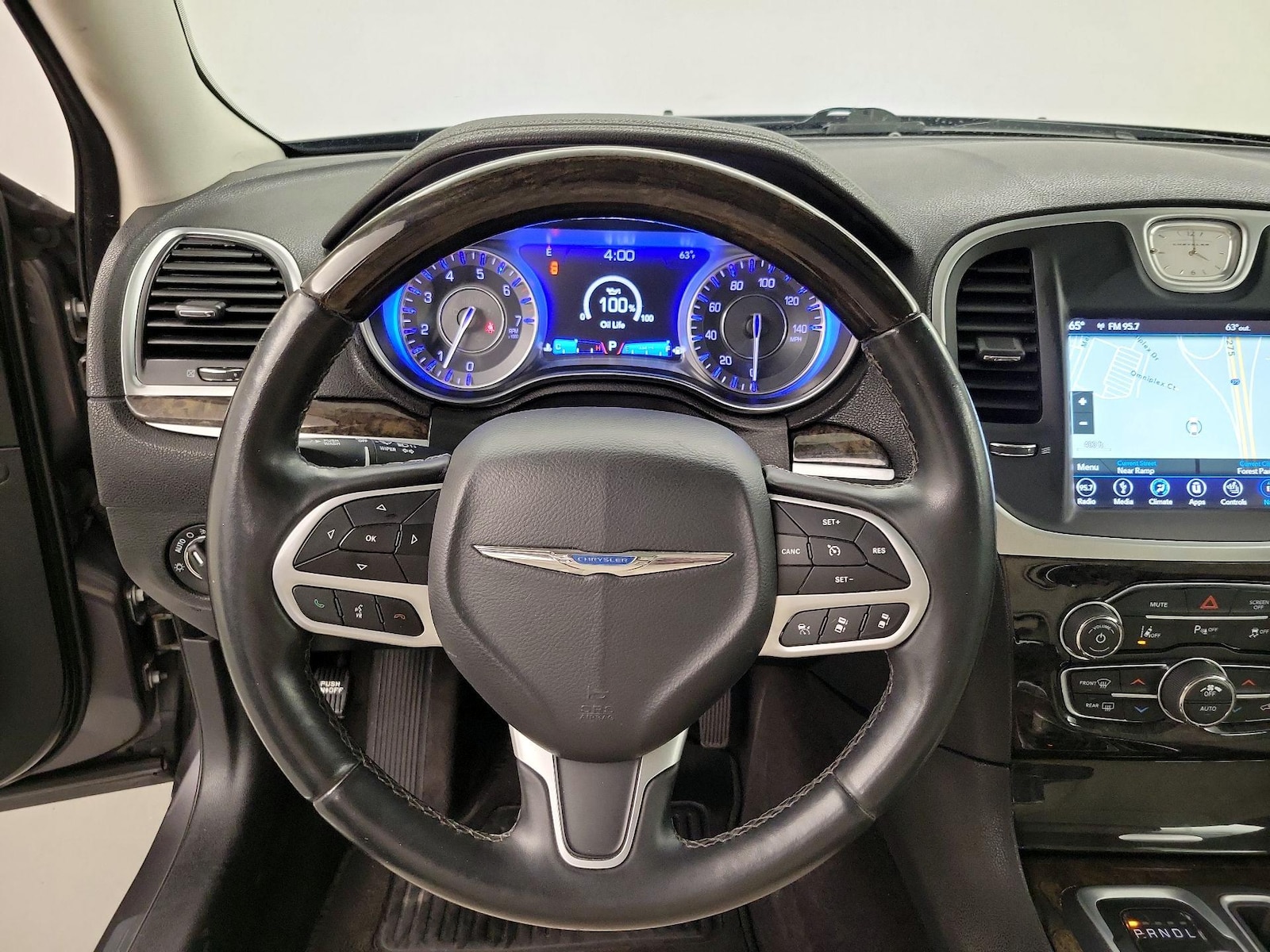 2018 Chrysler 300 Limited - Photo 11