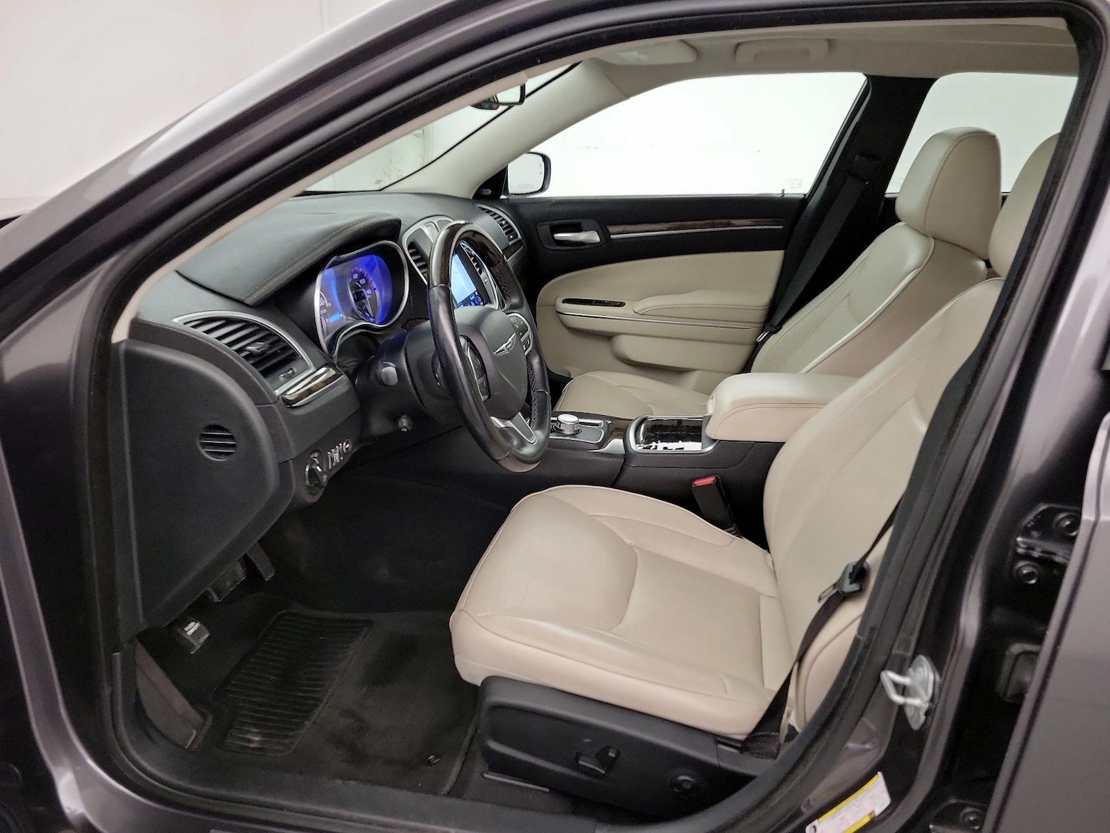 2018 Chrysler 300 Limited - Photo 12