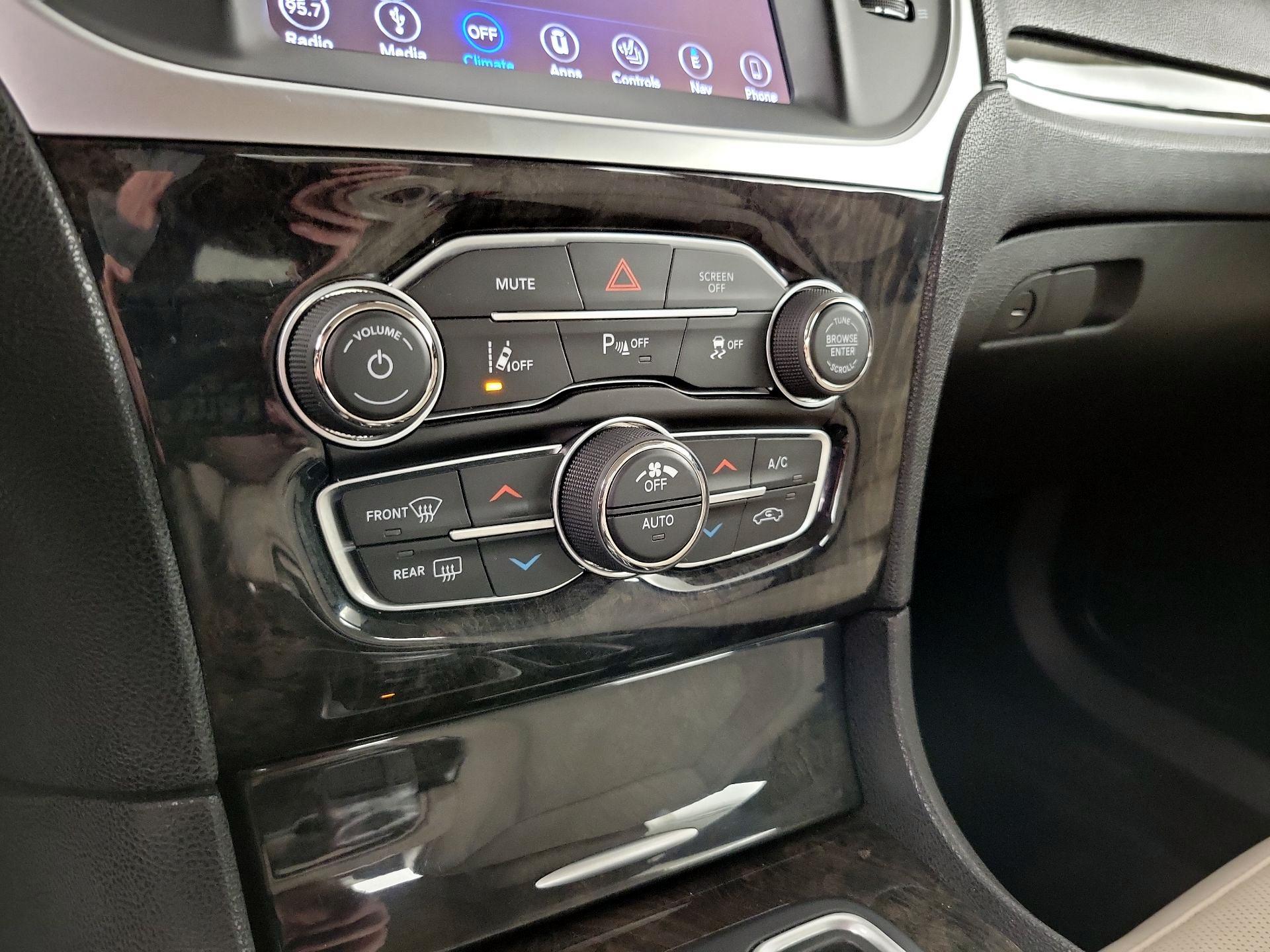 Thumbnail: 2018 Chrysler 300 - 17