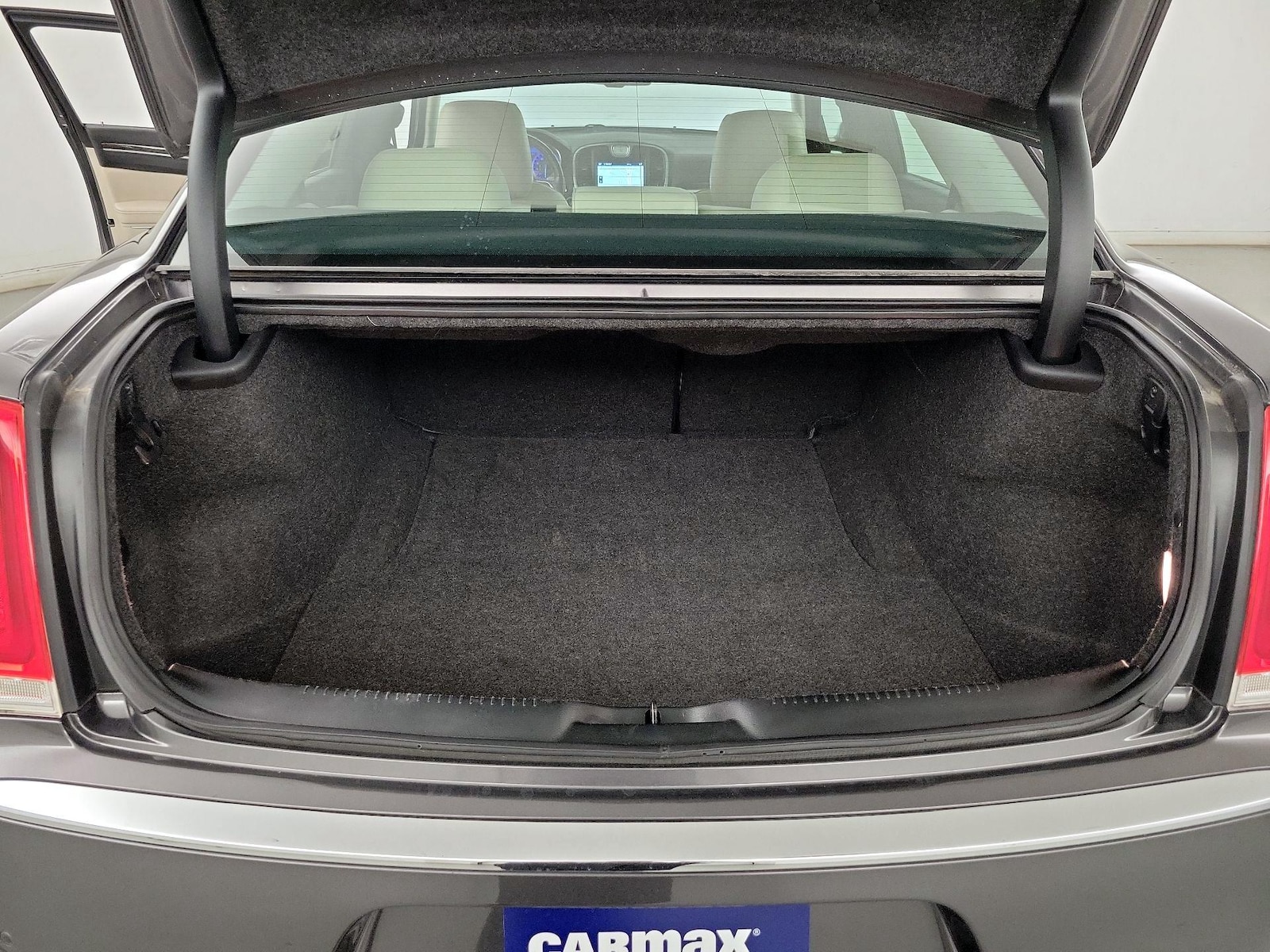 2018 Chrysler 300 Limited - Photo 23