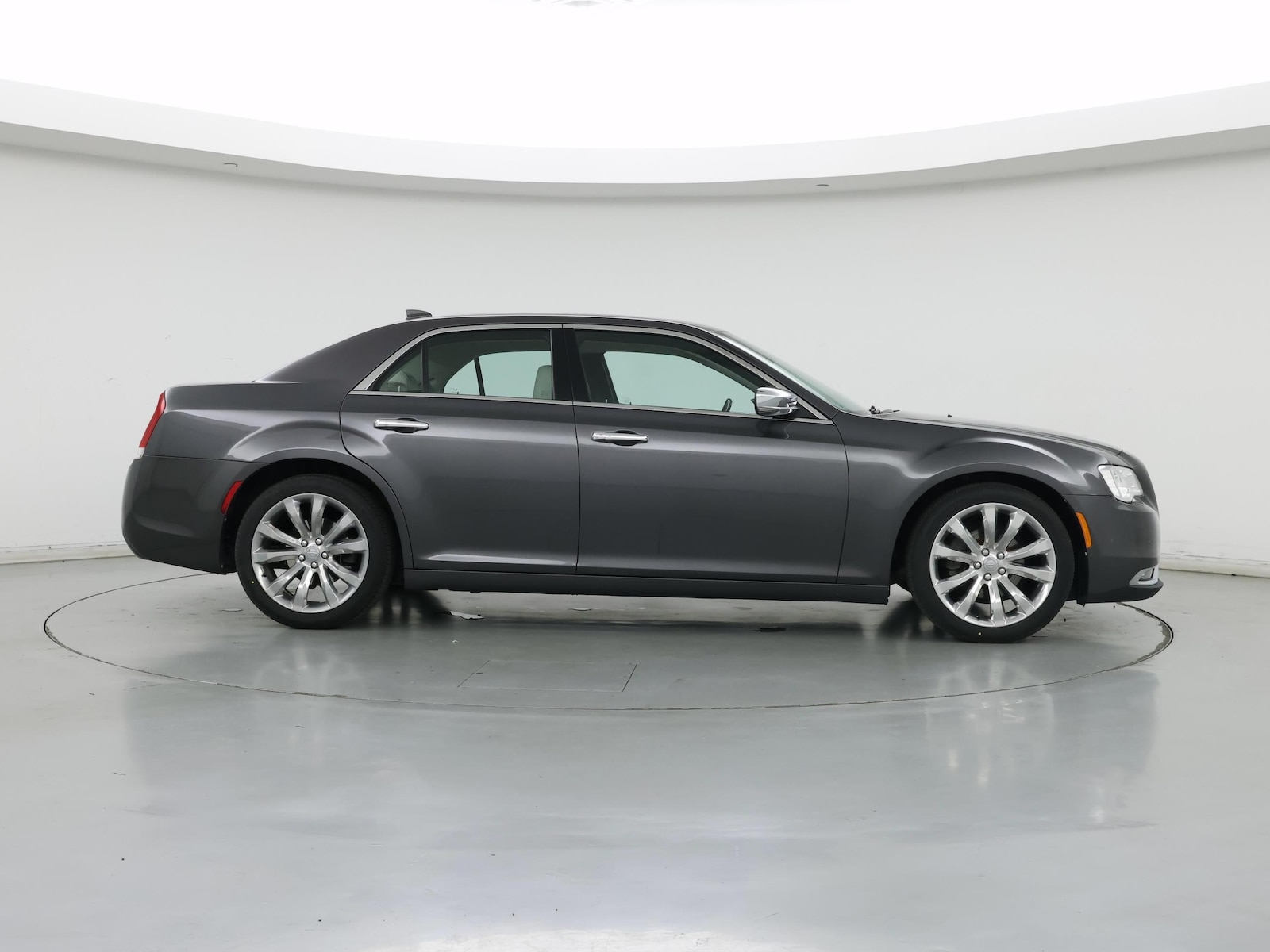 2018 Chrysler 300 Limited - Photo 8