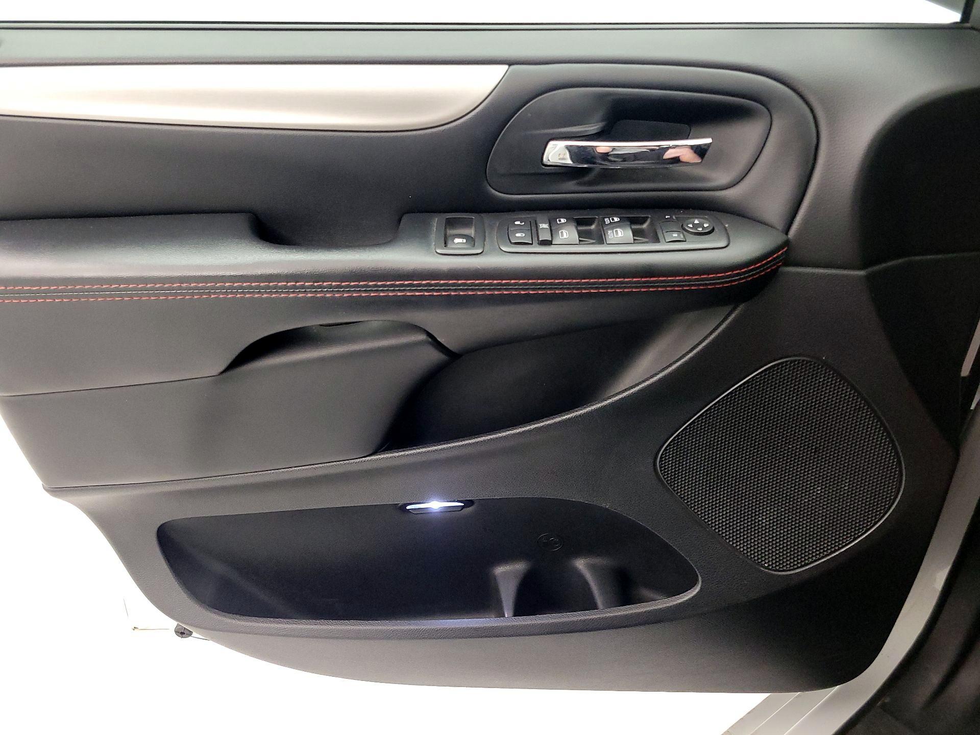 Thumbnail: 2019 Dodge Grand Caravan - 12
