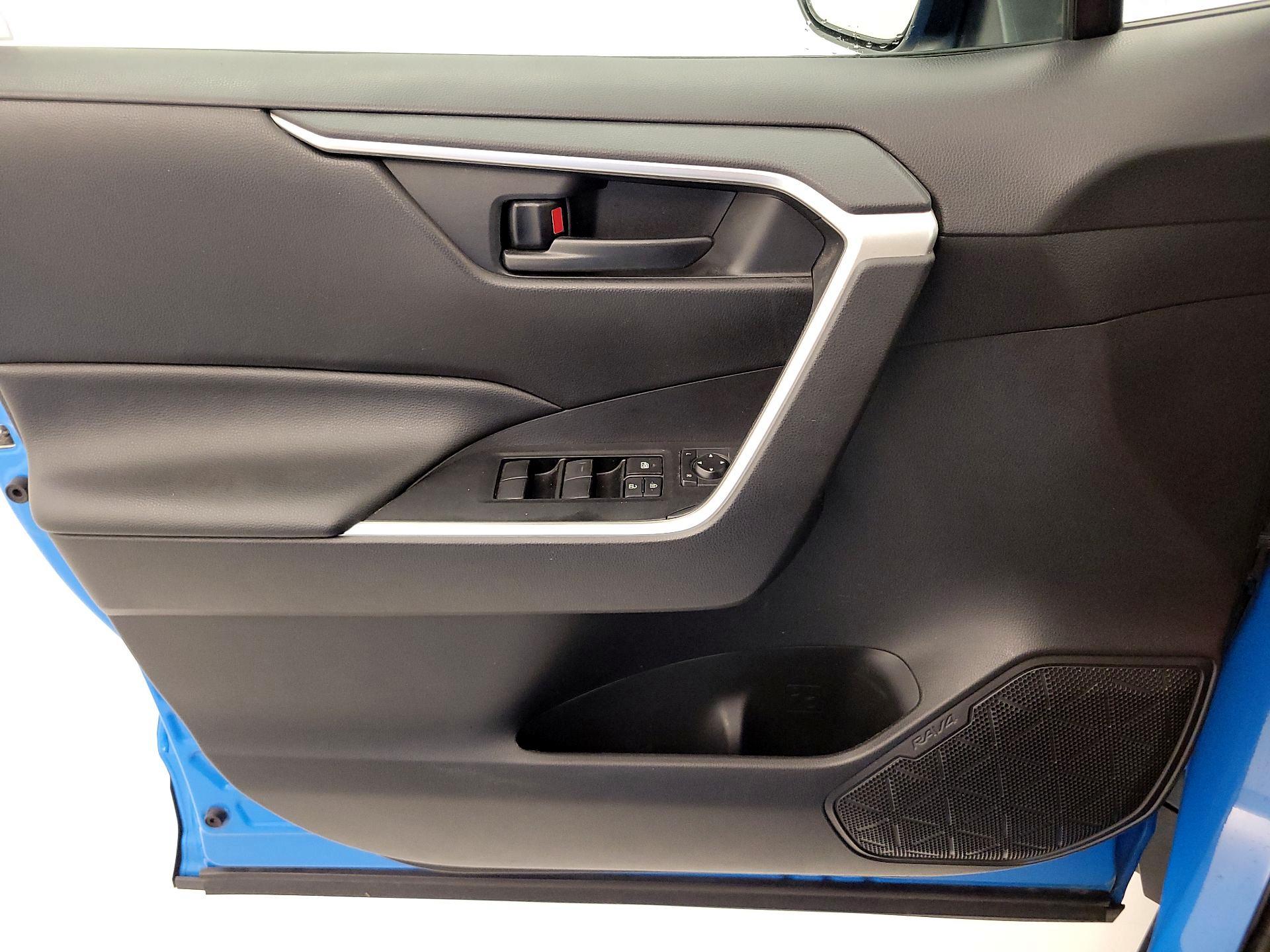 Thumbnail: 2021 Toyota RAV4 - 12