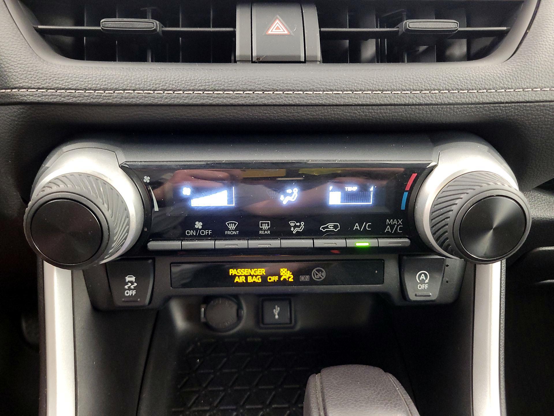 Thumbnail: 2021 Toyota RAV4 - 16