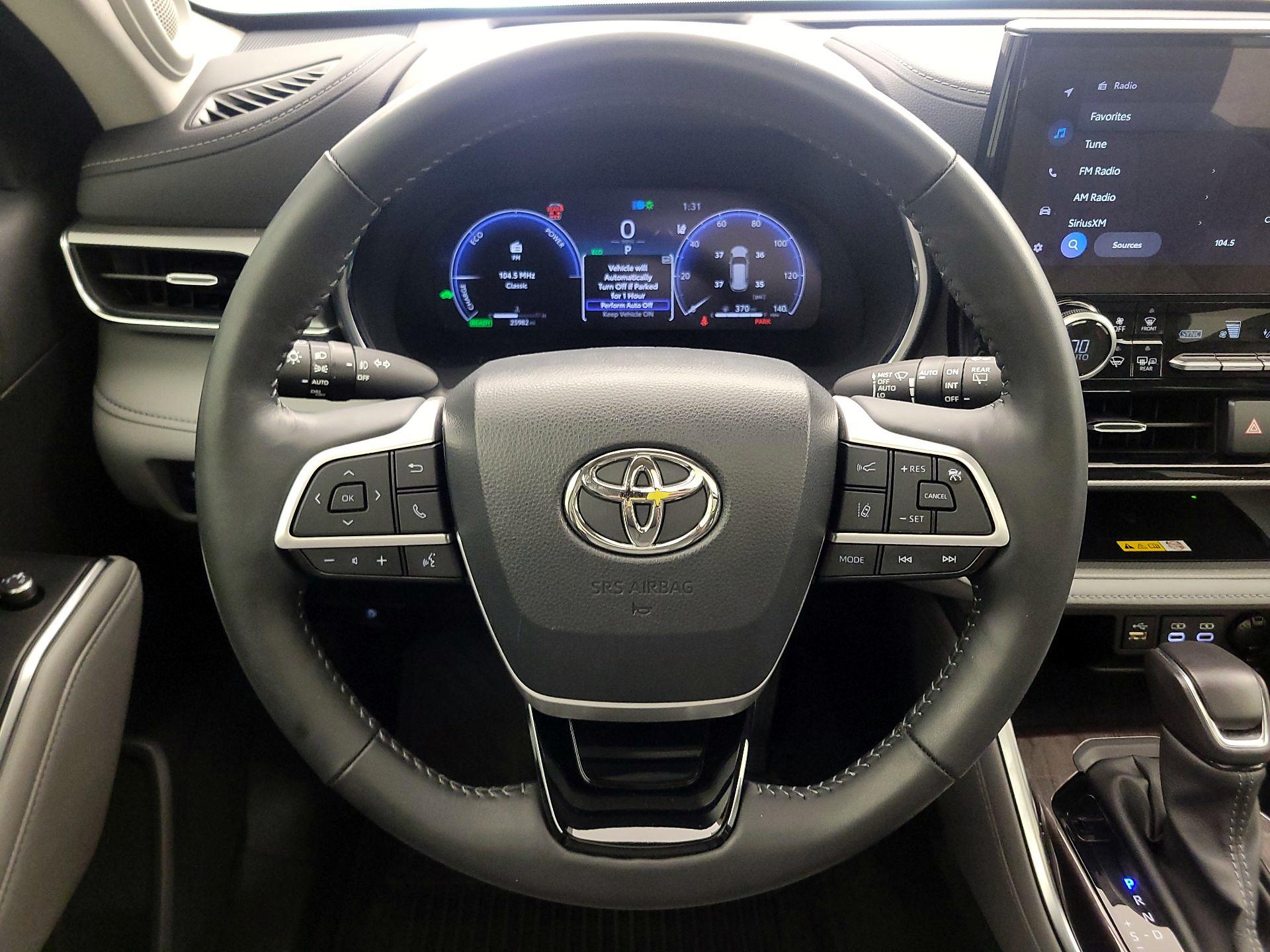 Thumbnail: 2024 Toyota Highlander - 10