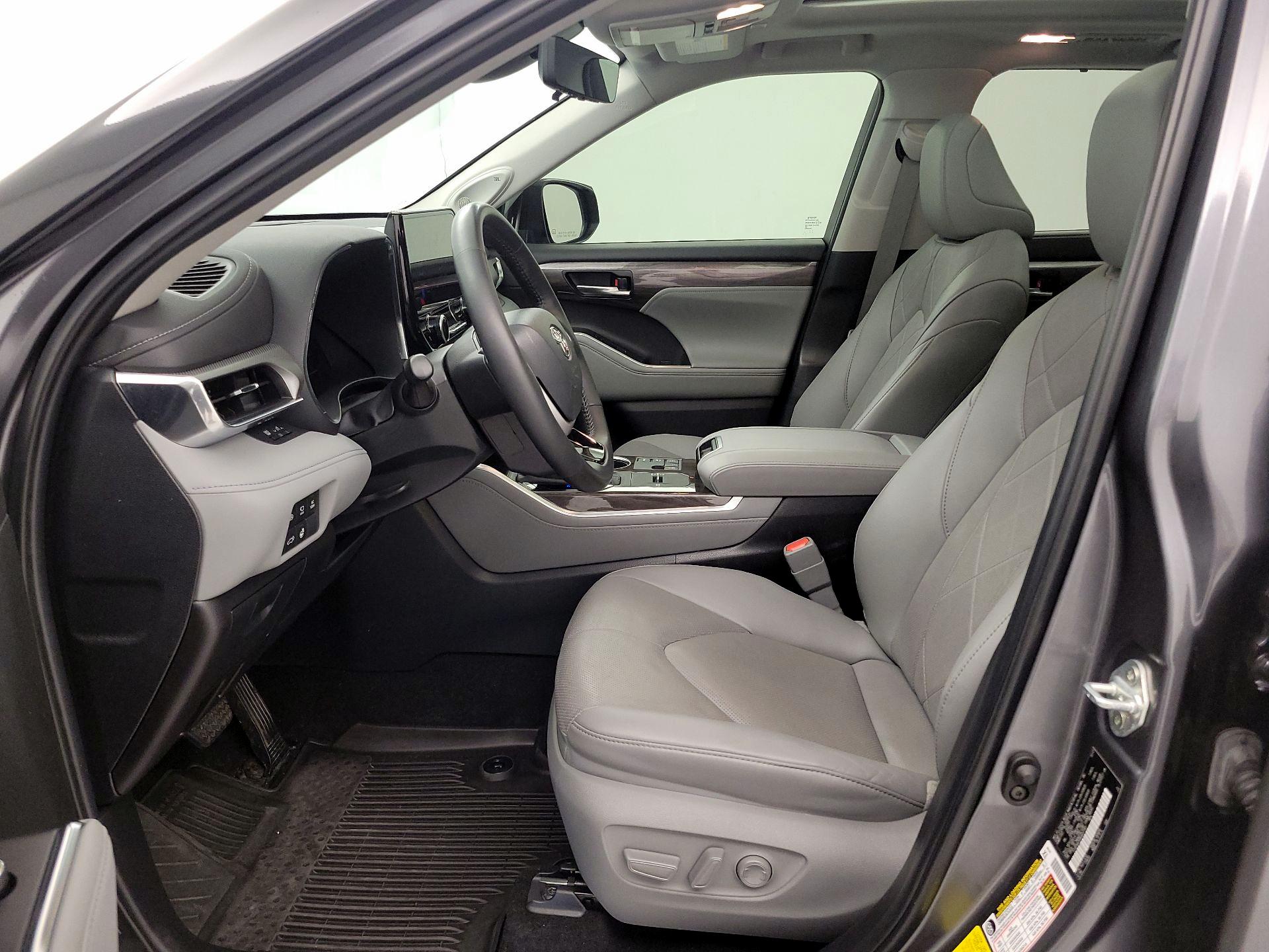 Thumbnail: 2024 Toyota Highlander - 11